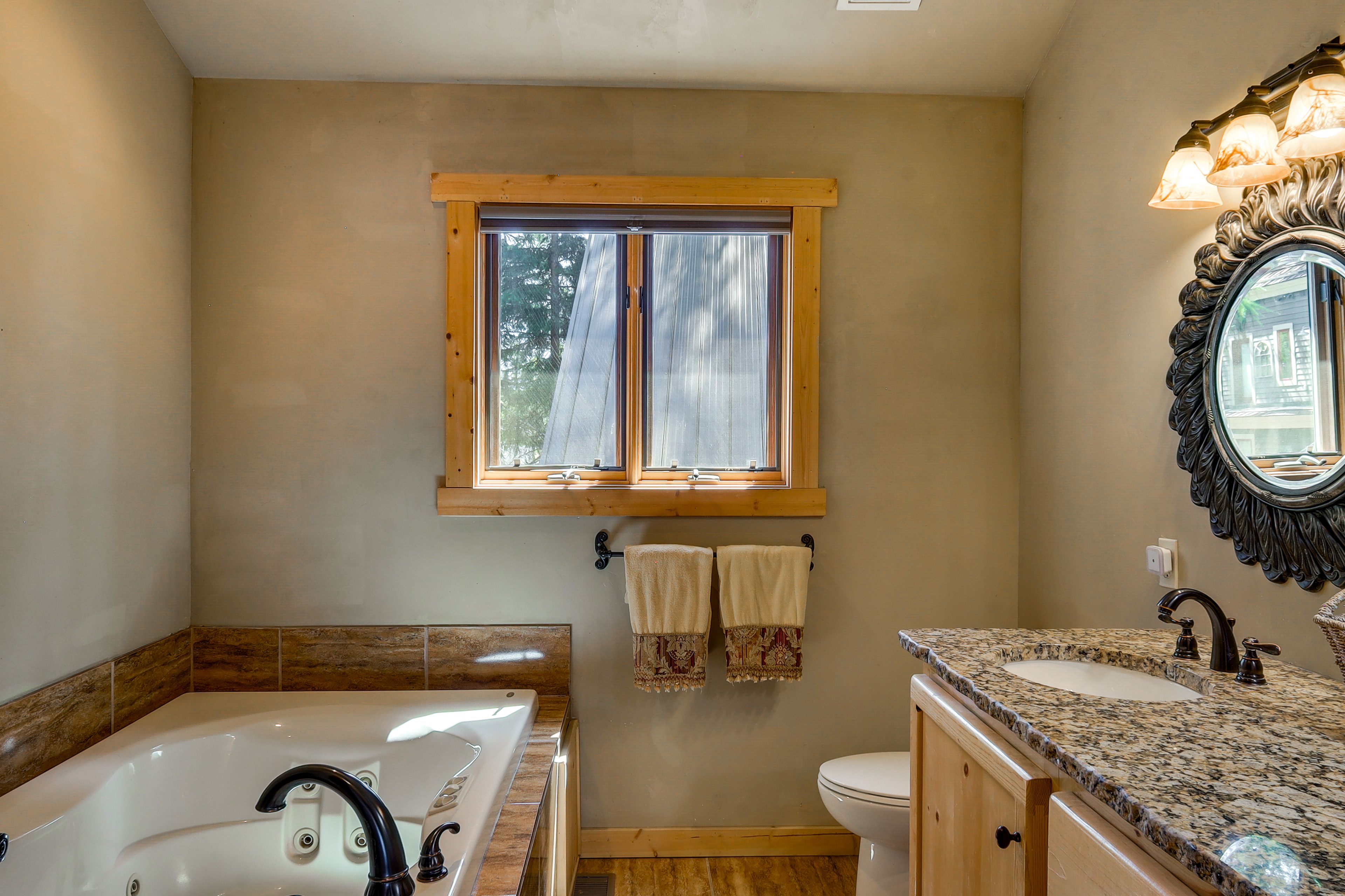 En-Suite Bathroom | 2nd Floor