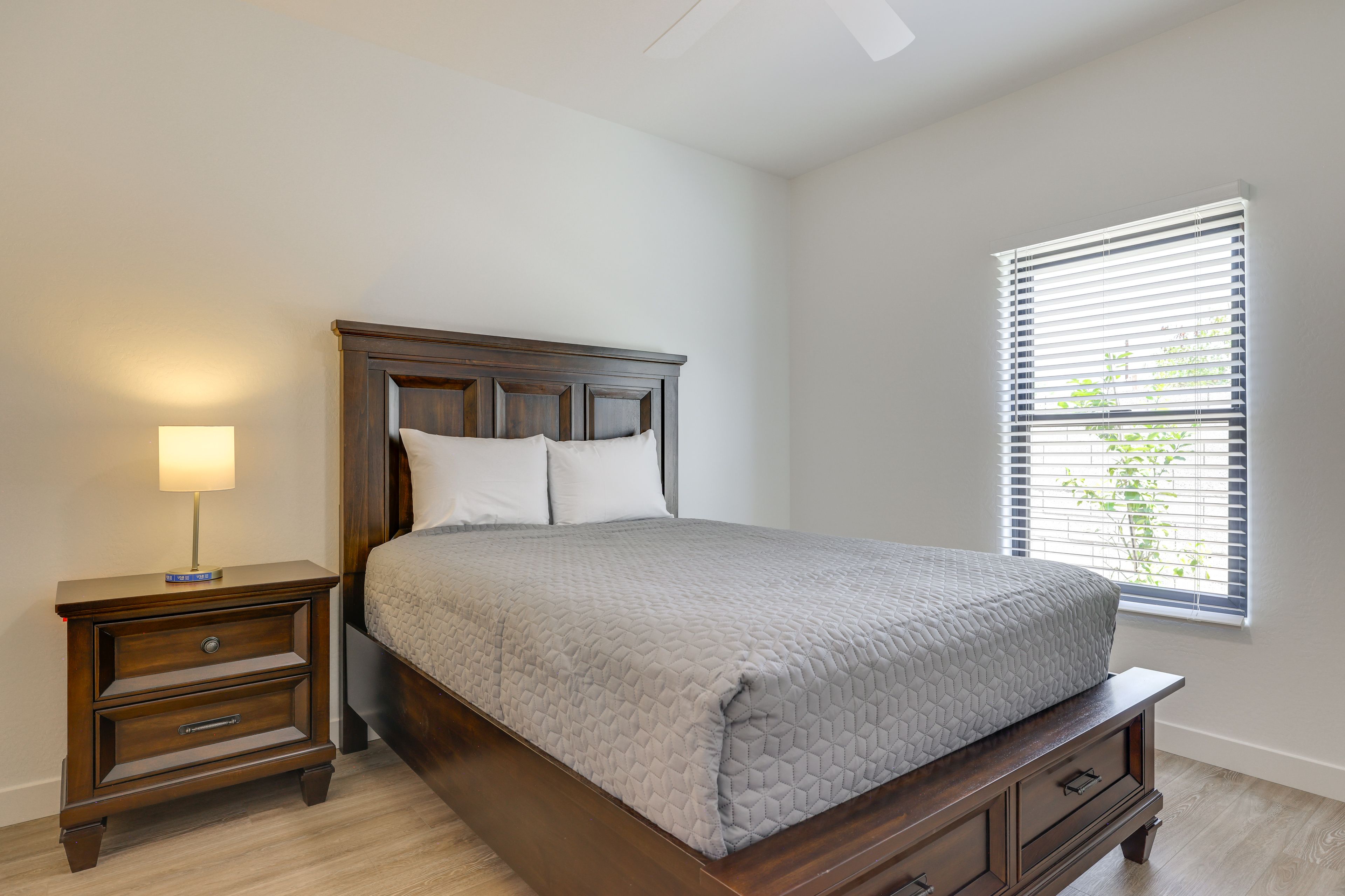 Bedroom | Queen Bed