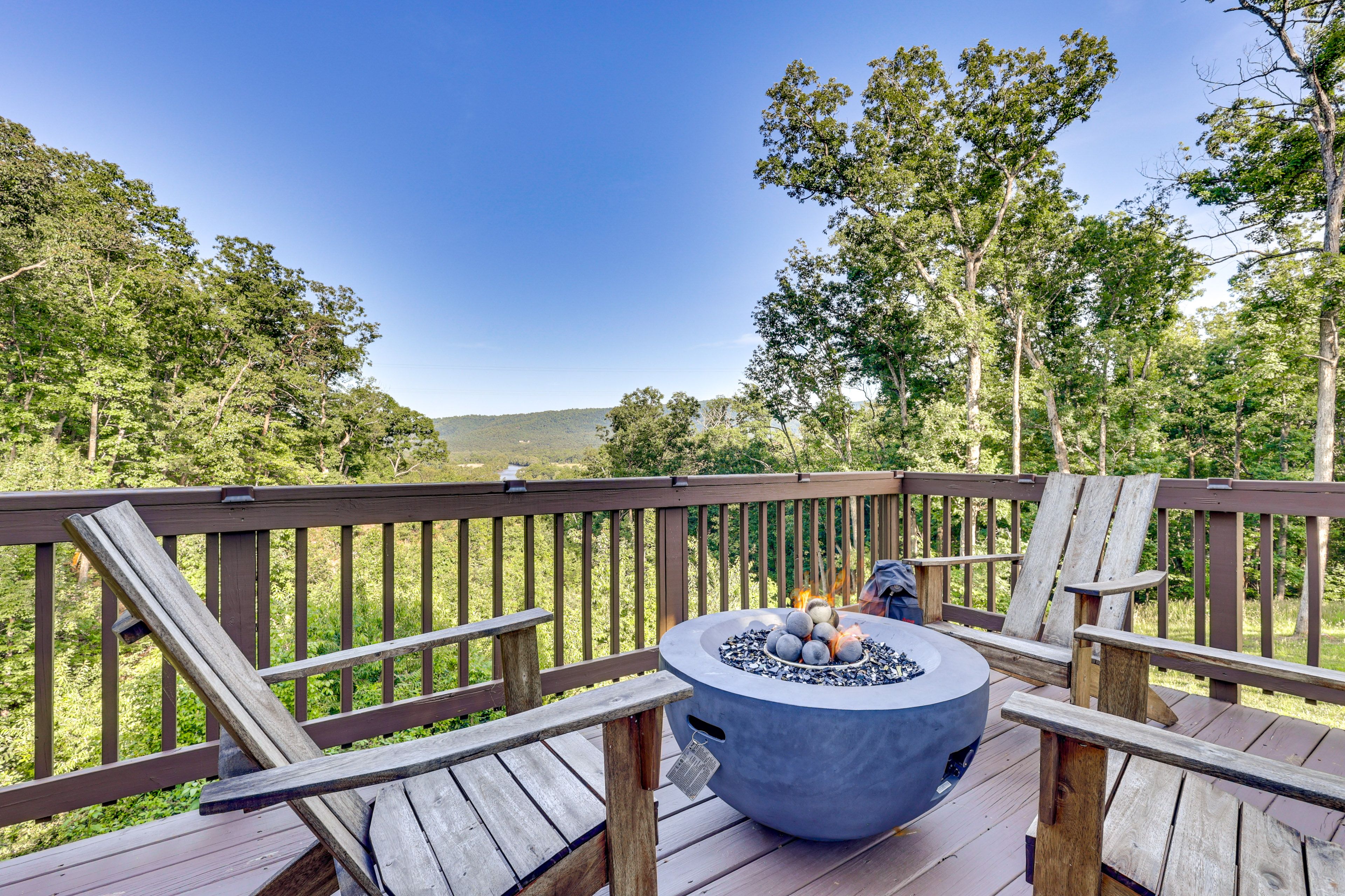 Front Royal Vacation Rental | 3BR | 3BA | 1,600 Sq Ft