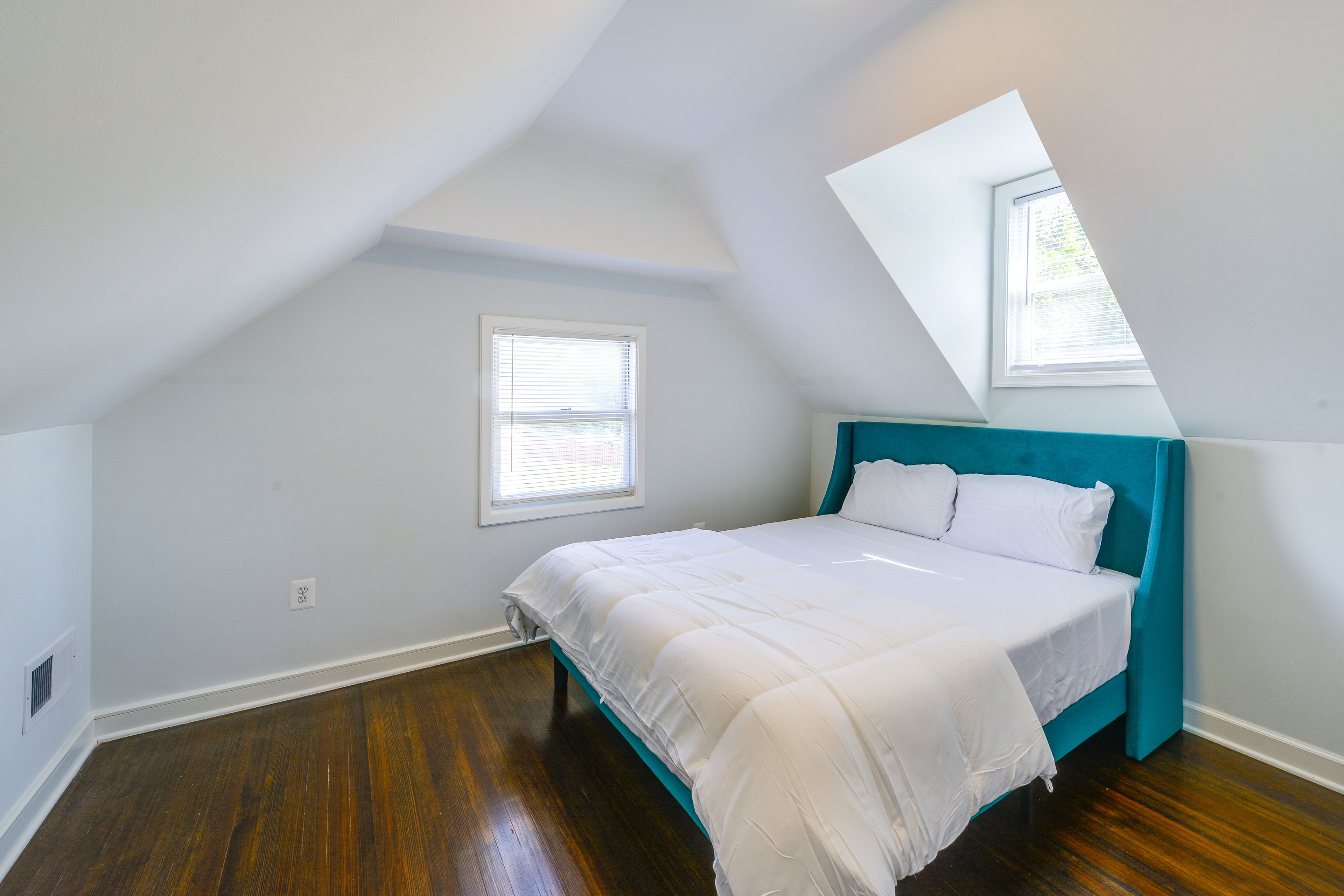 Bedroom 2 | 2nd Floor | Queen Bed