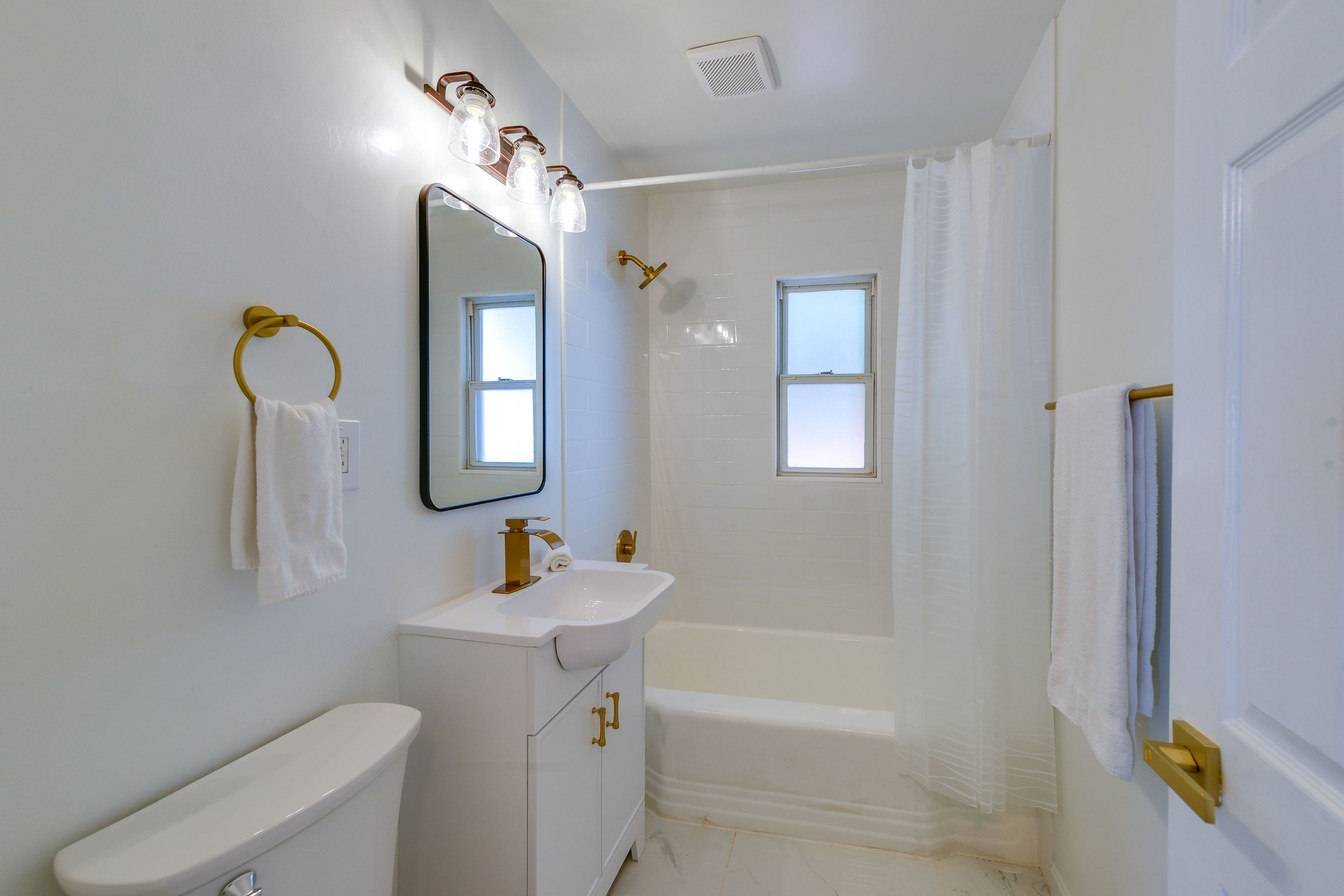 Full Bathroom | 1st Floor