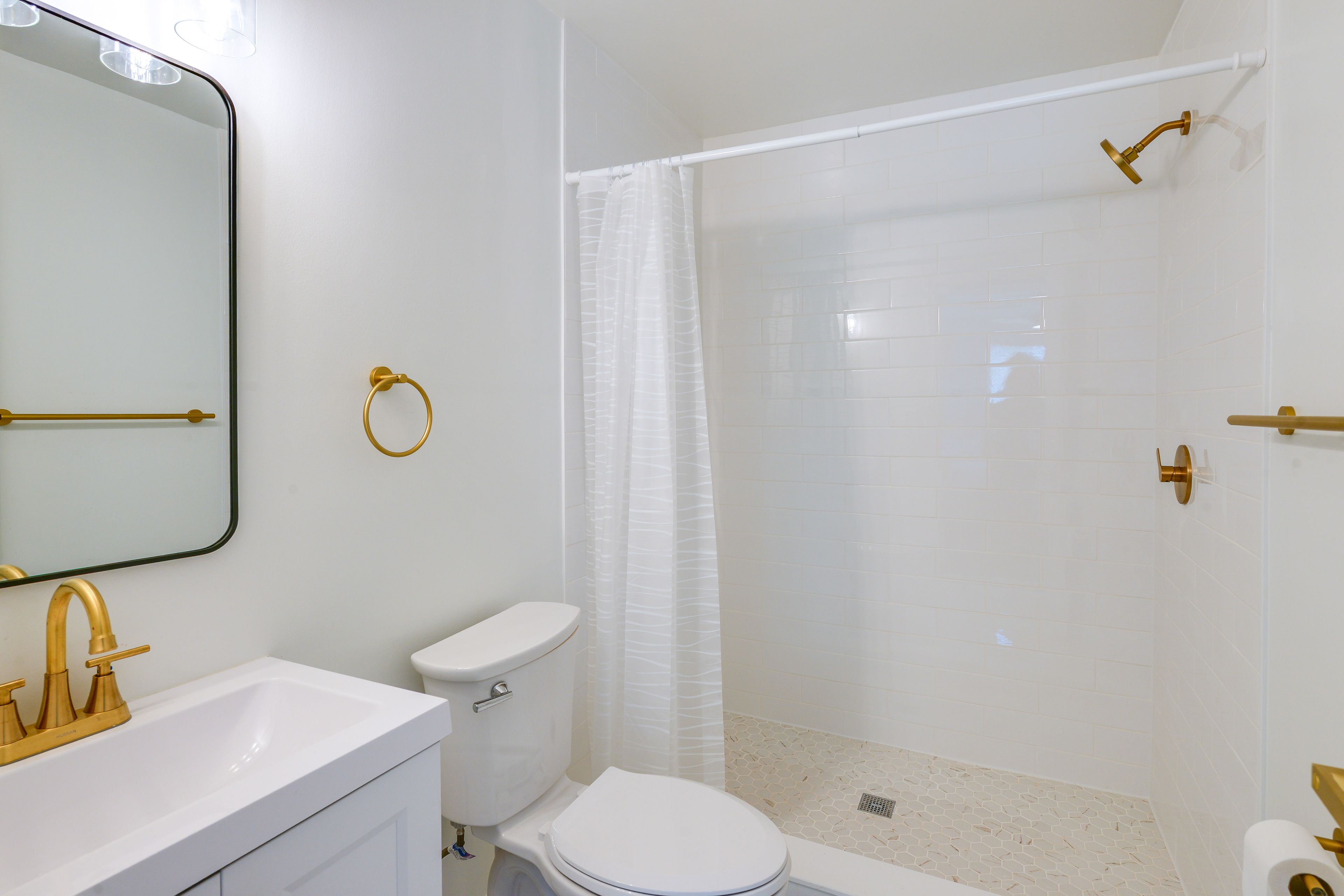 Full Bathroom | 2nd Floor