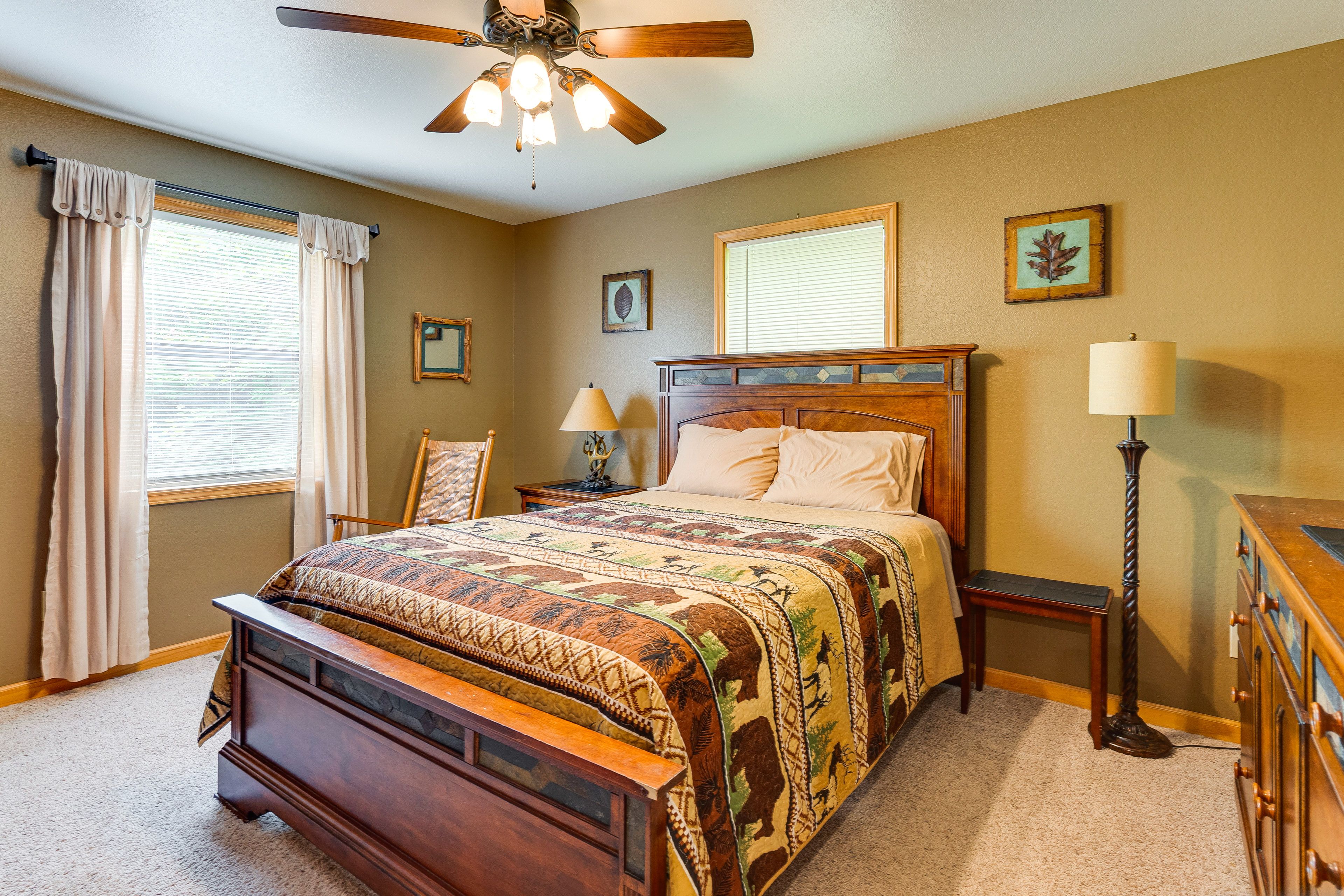 Bedroom 1 | Main Level | Queen Bed