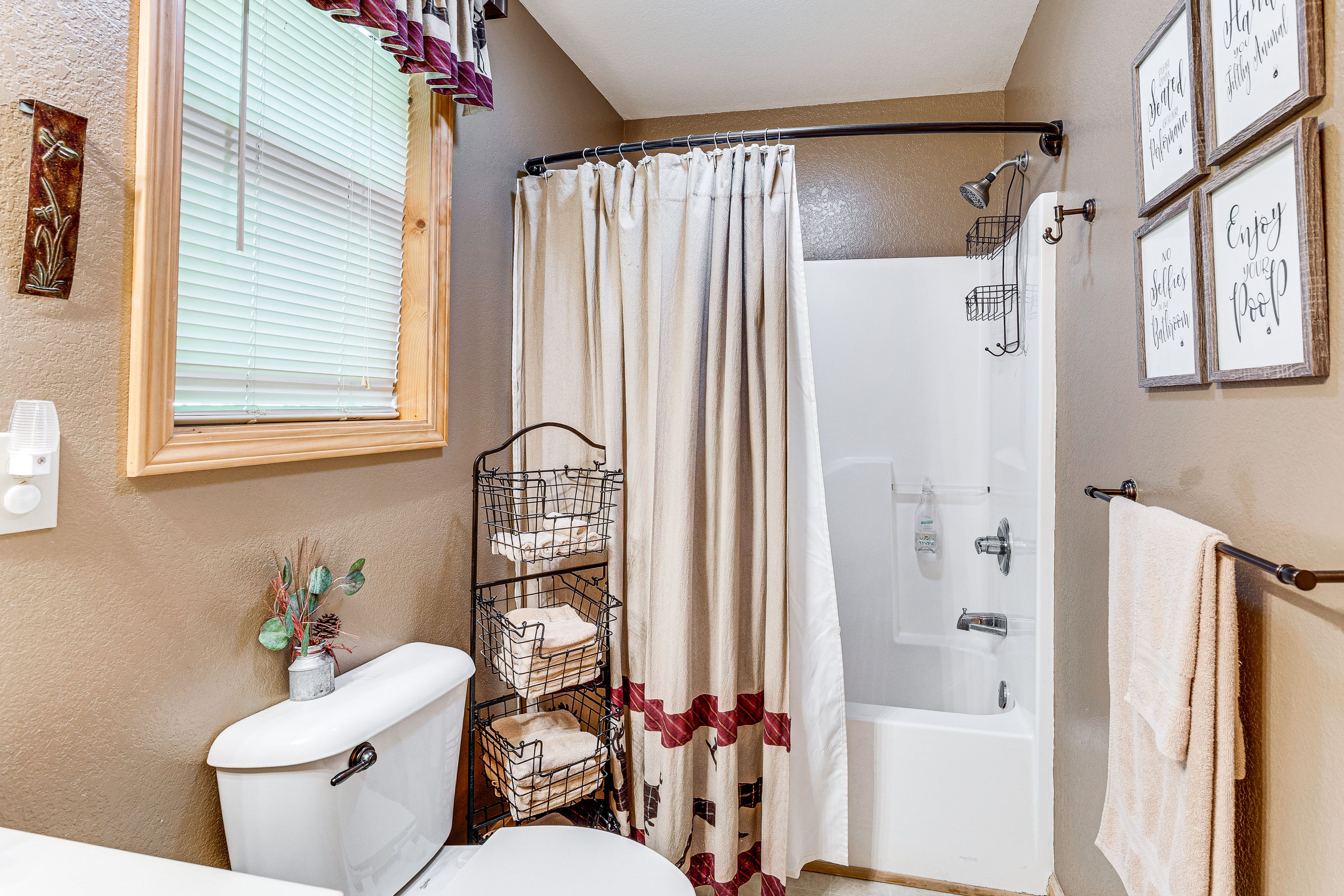 Full Bathroom | Main Level