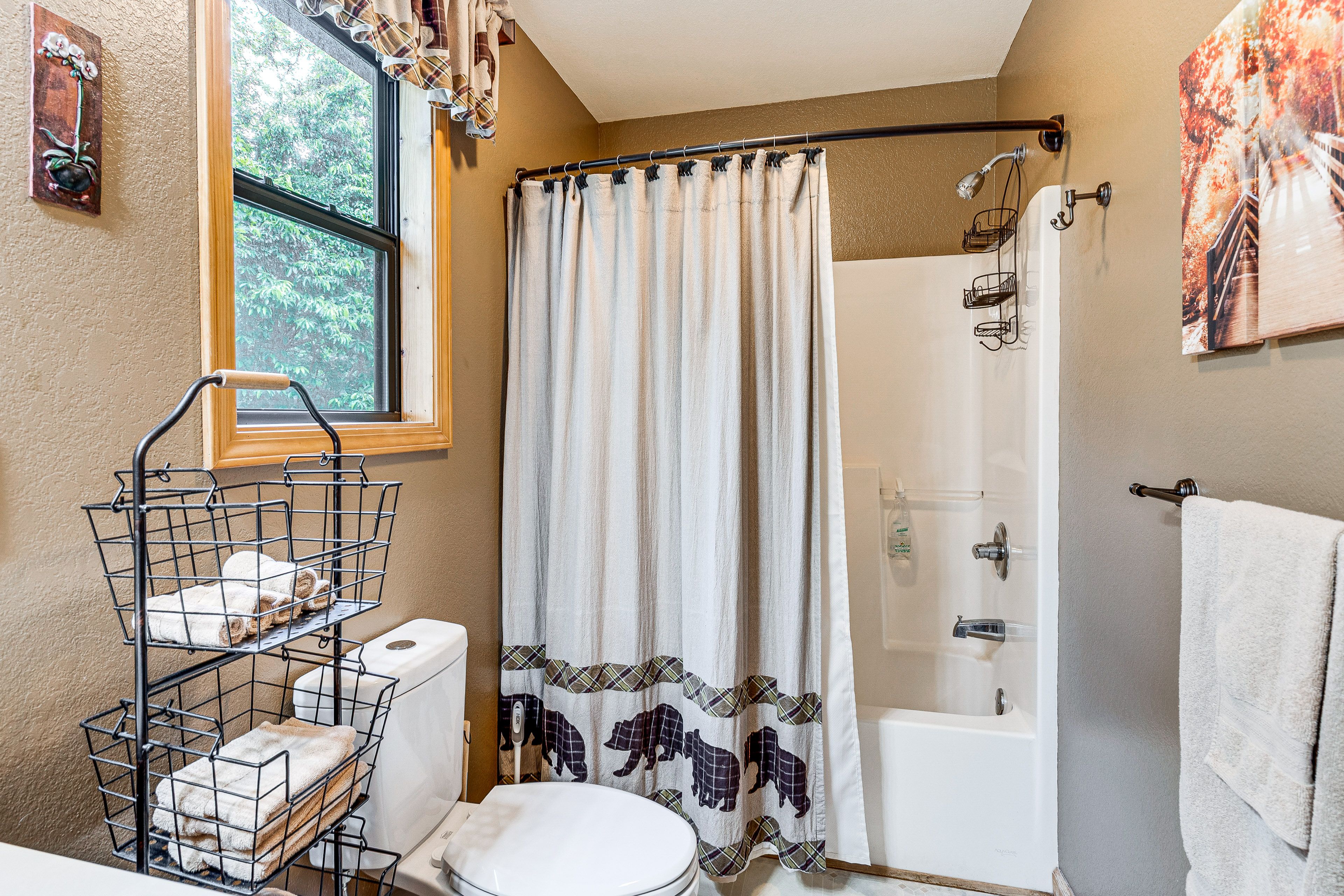 Full Bathroom | Upper Level