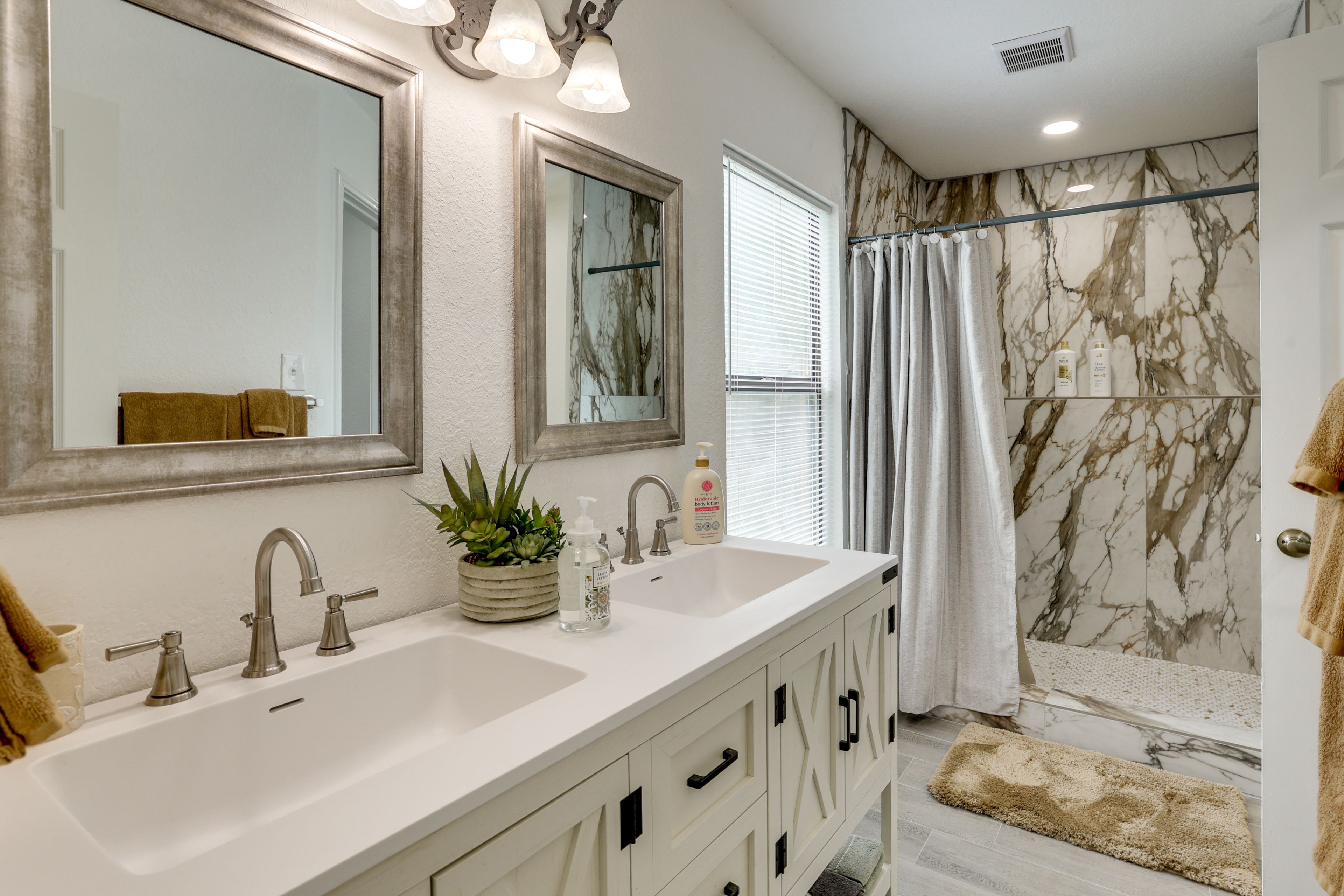 En-Suite Bathroom
