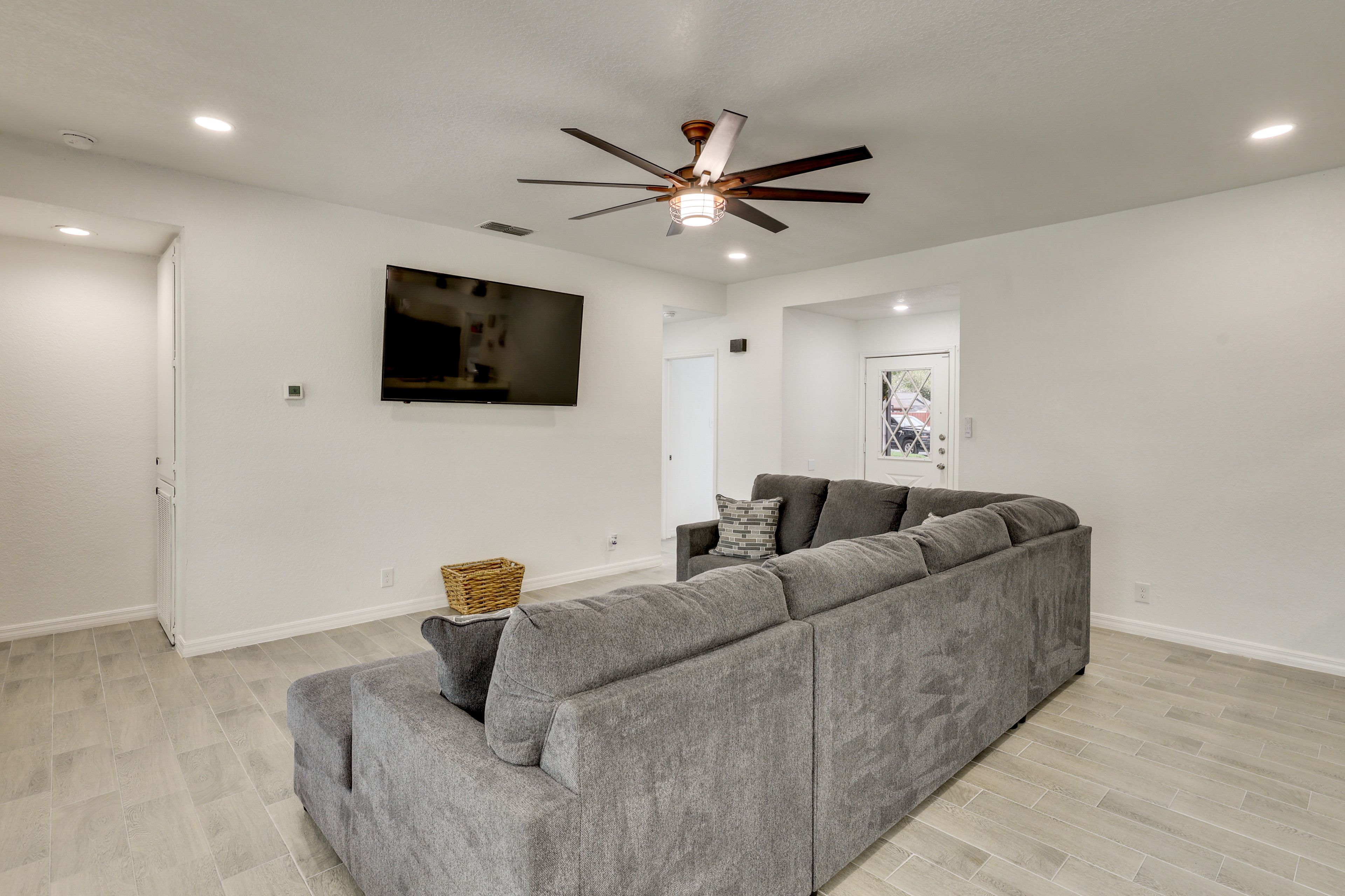 Living Room | Smart TV