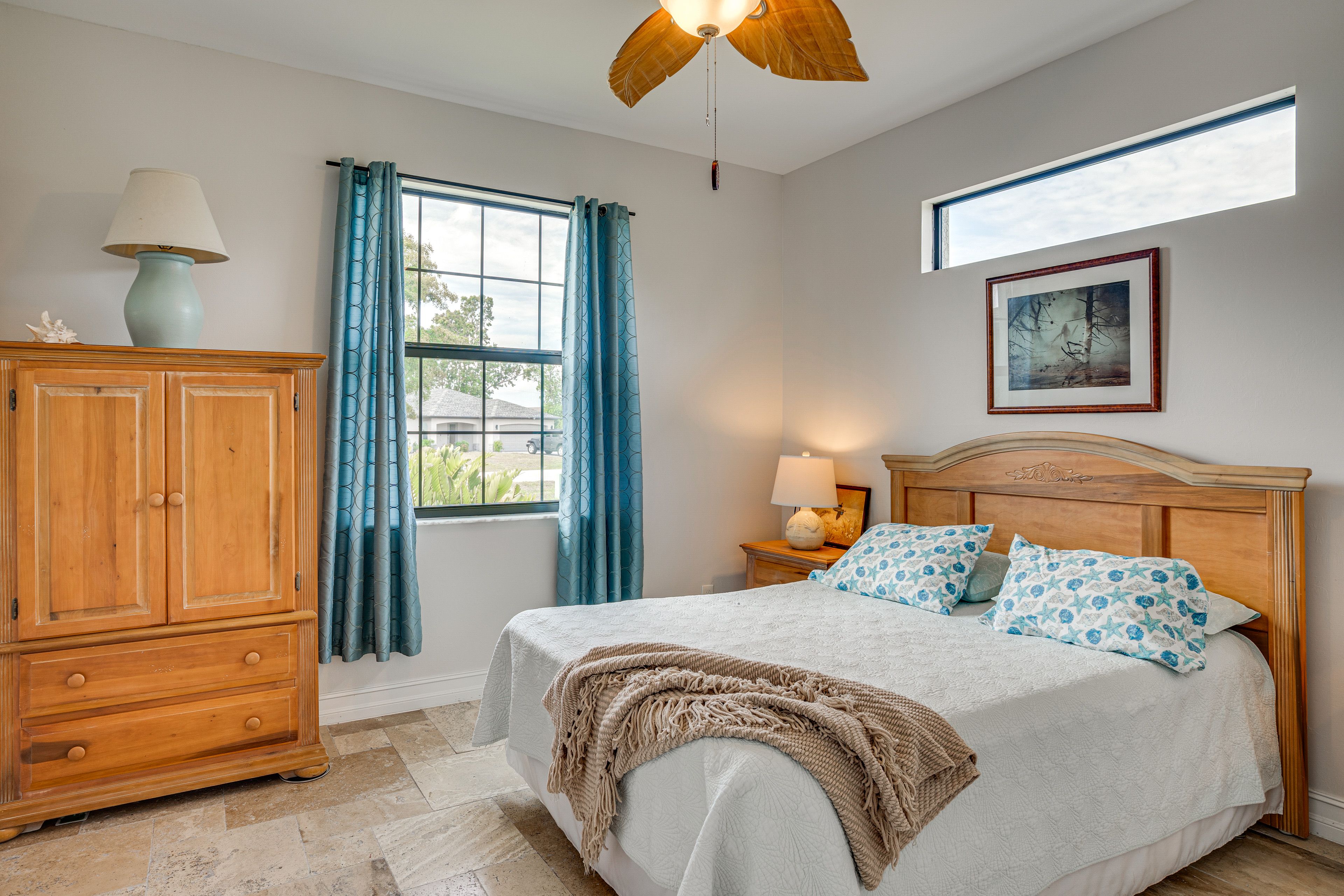 Bedroom 1 | Queen Bed