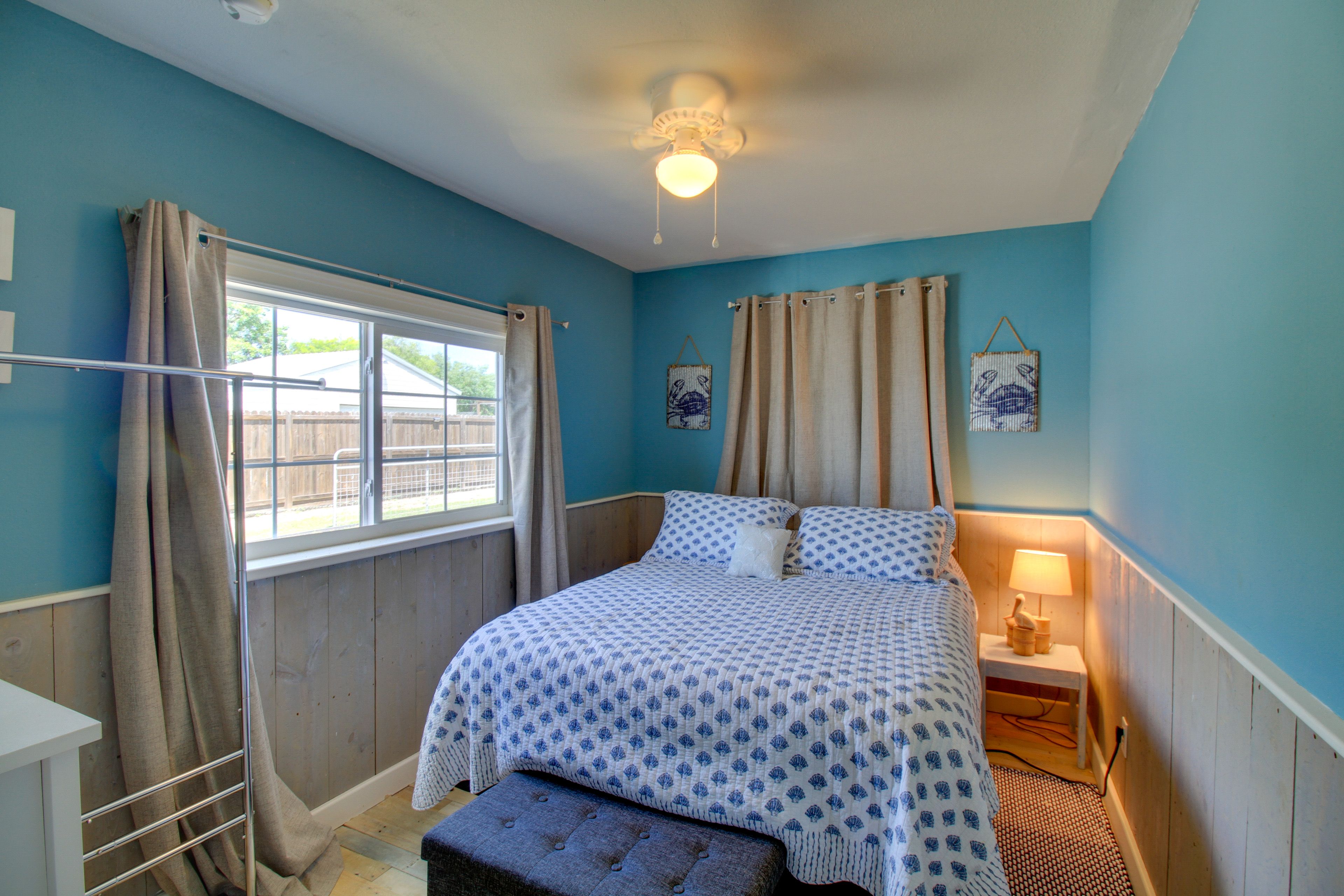 Bedroom 1 | Queen Bed