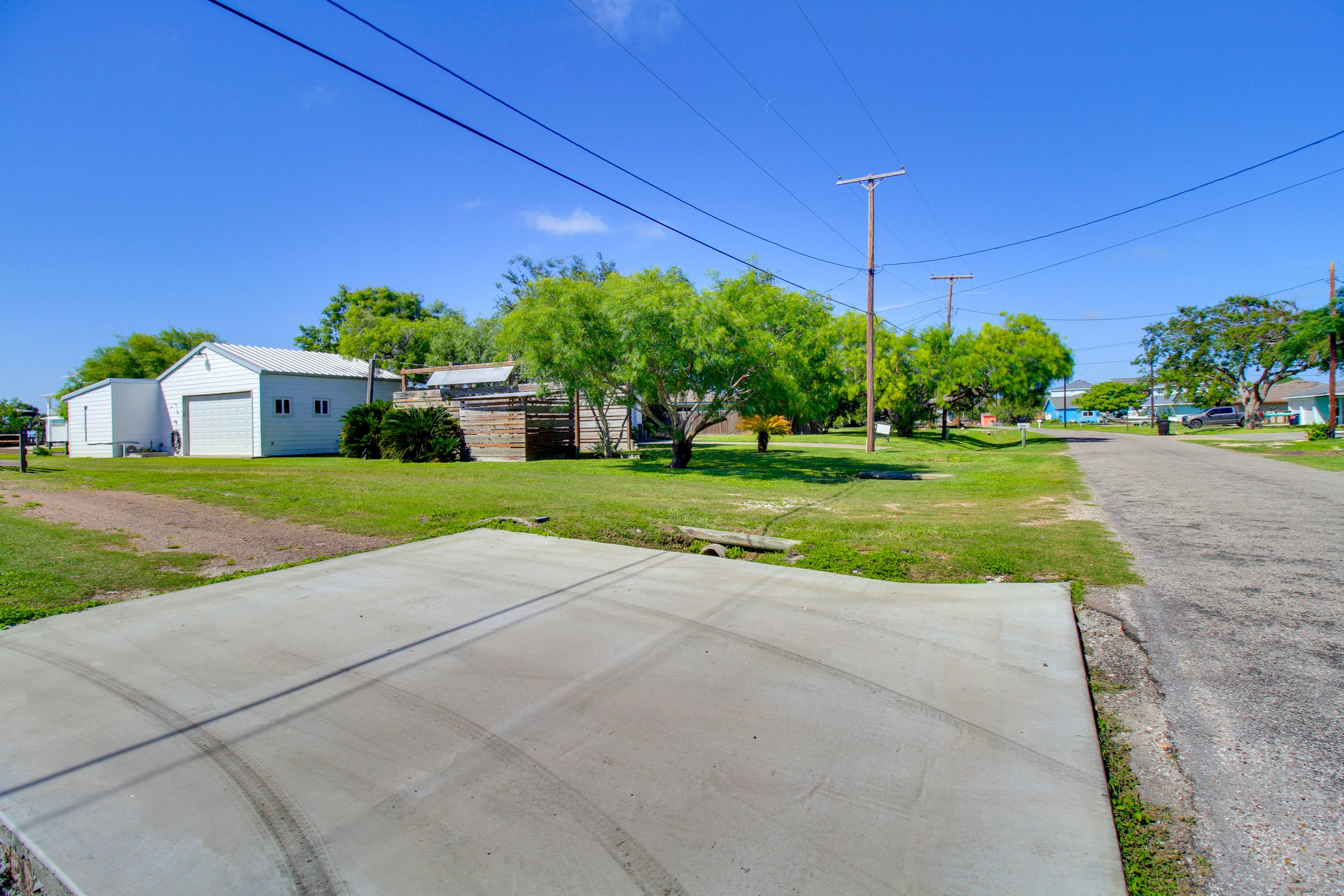 Parking | Driveway (2 Vehicles) | Concrete Pad (2 Vehicles) | Boat Parking