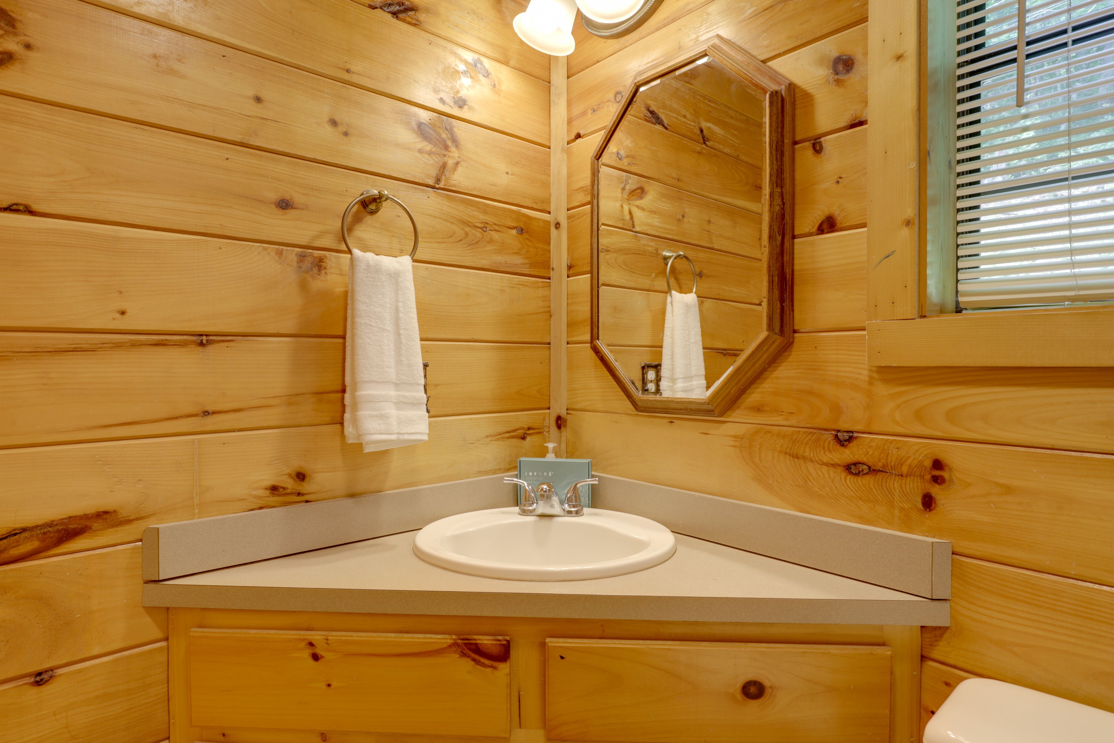 Full Bathroom | 1st Floor