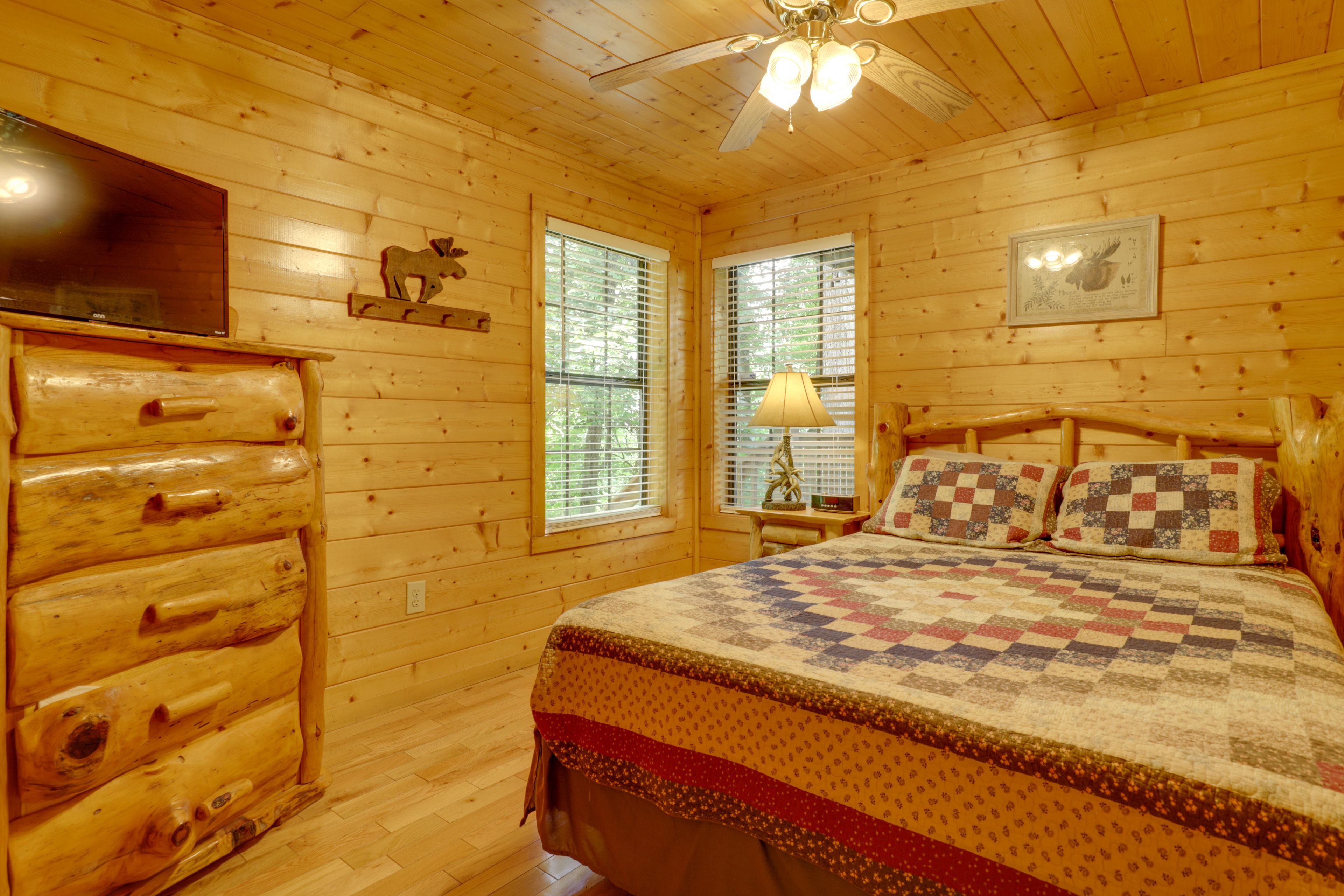 Bedroom 2 | Basement | Queen Bed
