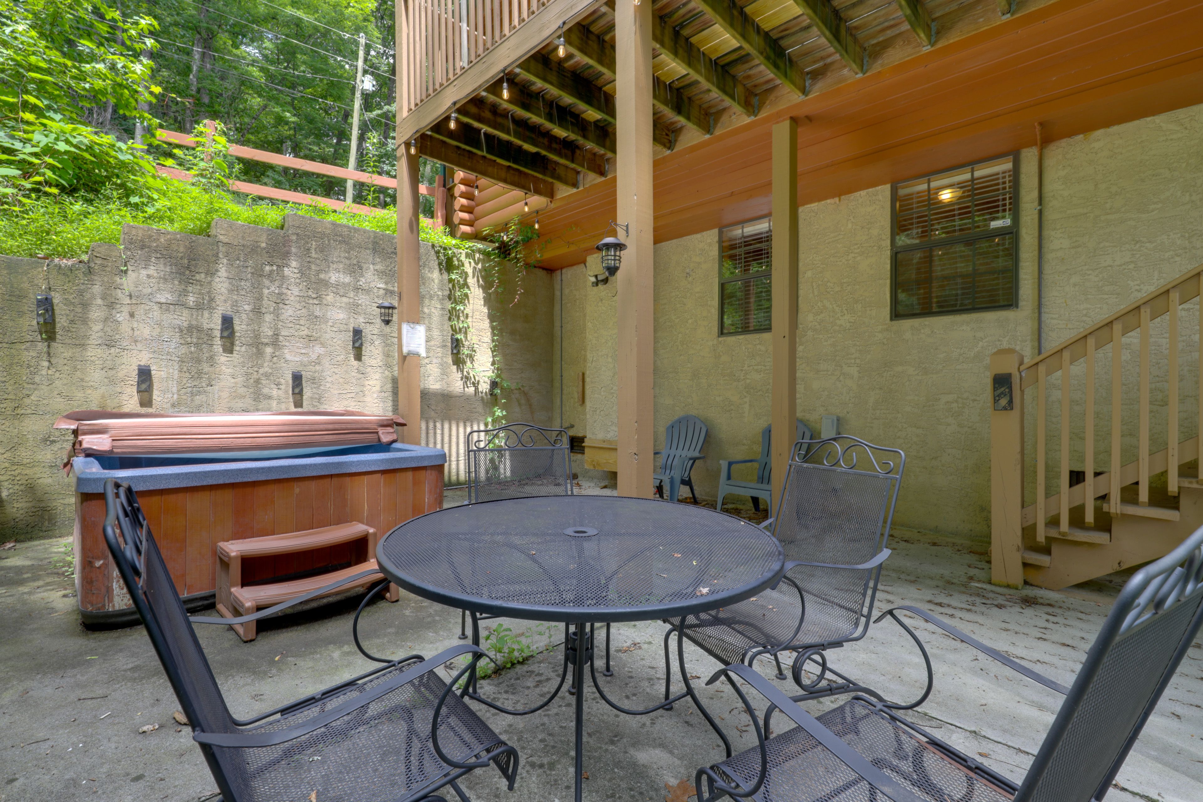 Furnished Patio w/ Private Hot Tub