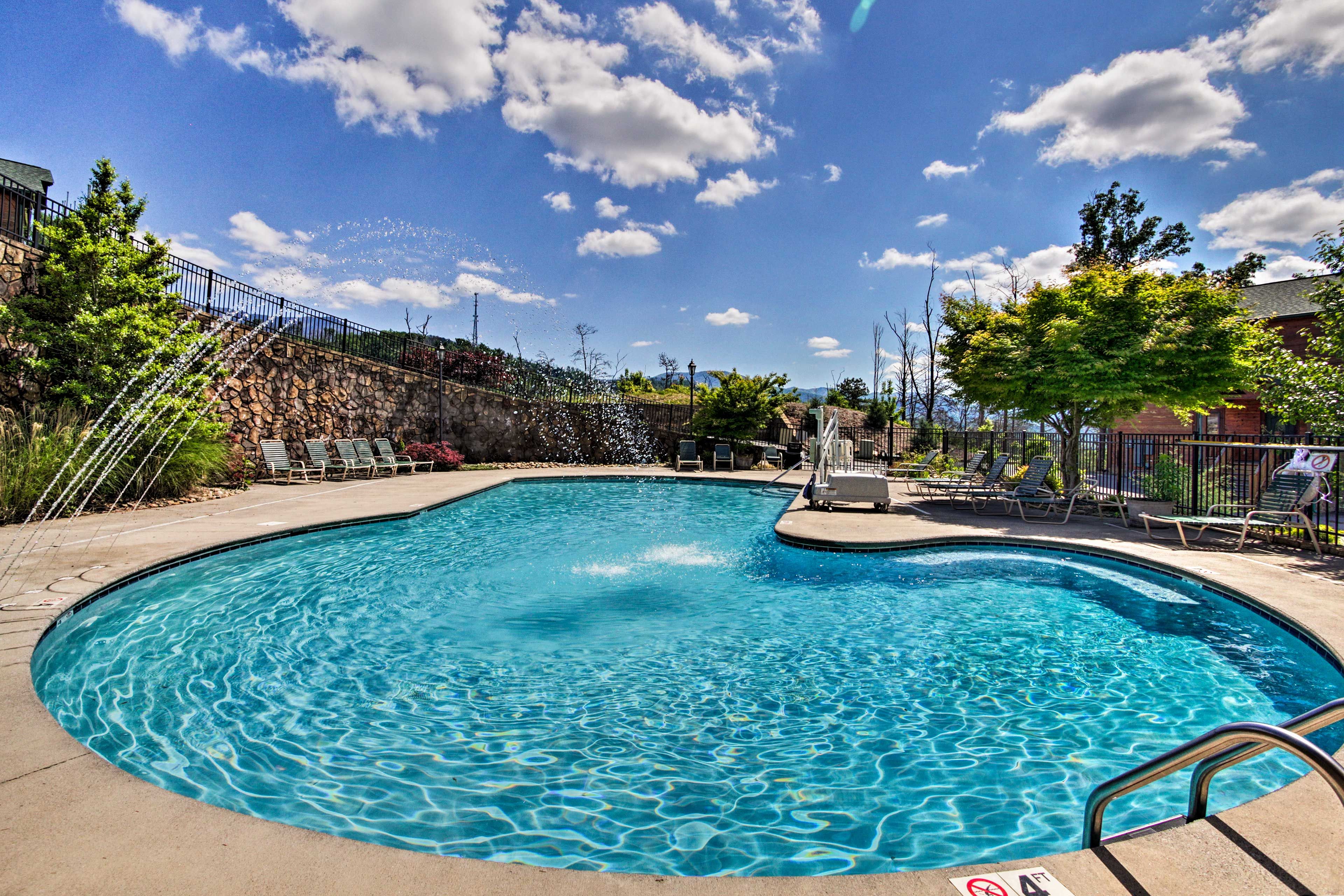 Gatlinburg Falls Resort | Community Pool
