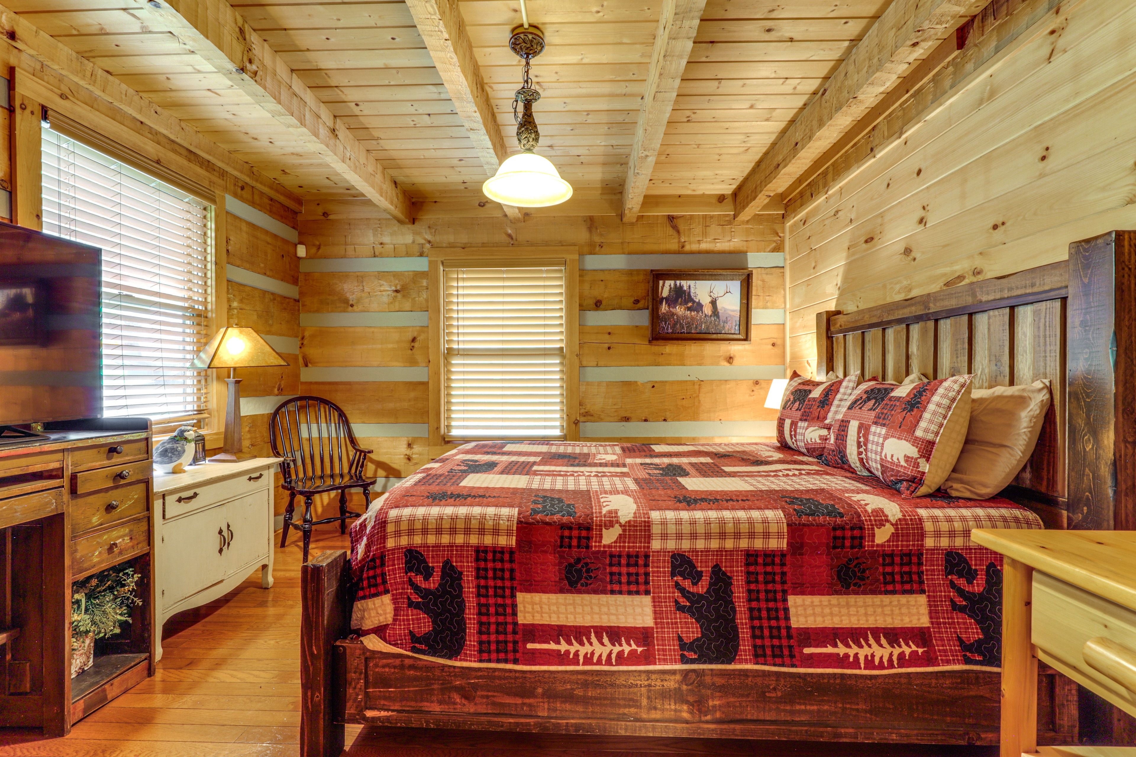 Bedroom 1 | 1st Floor | Queen Bed