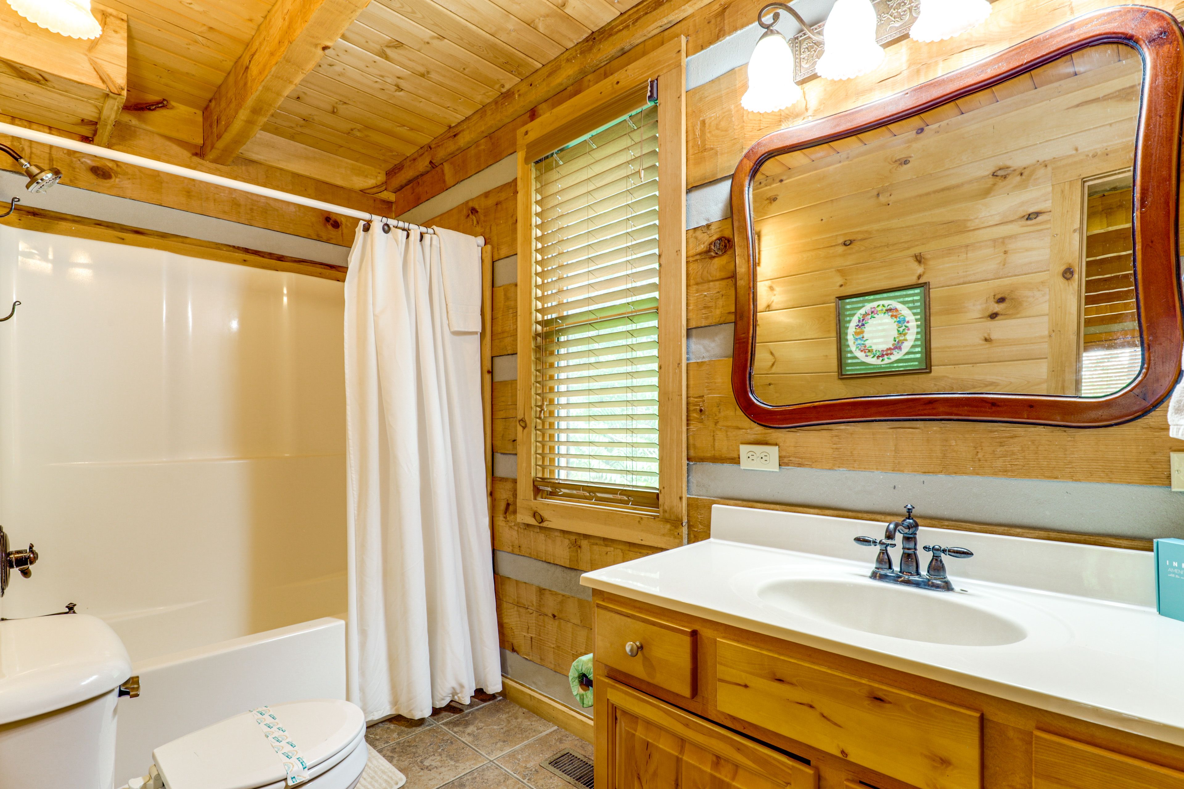 Full Bathroom | 1st Floor