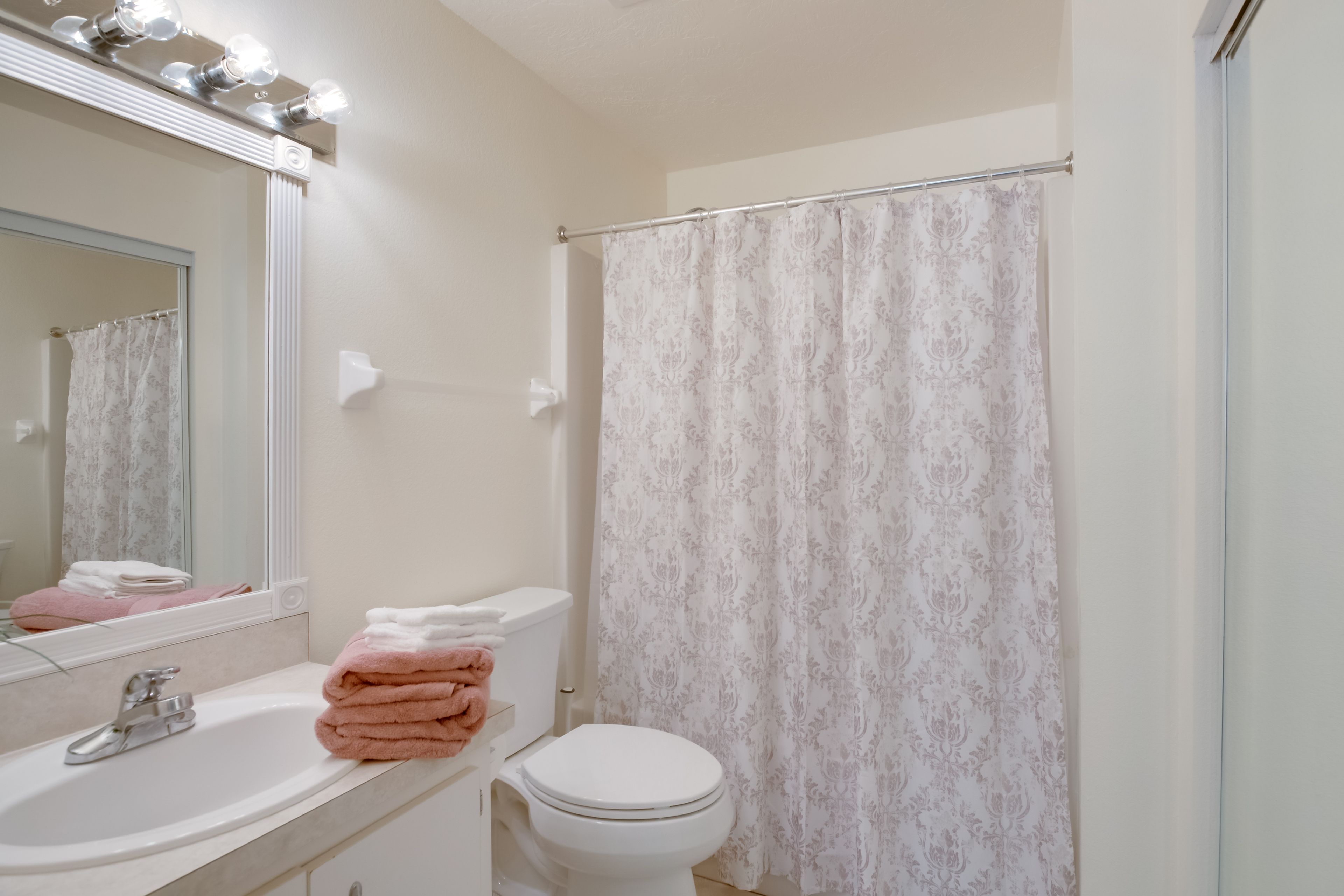 Full Bathroom | Unit 1