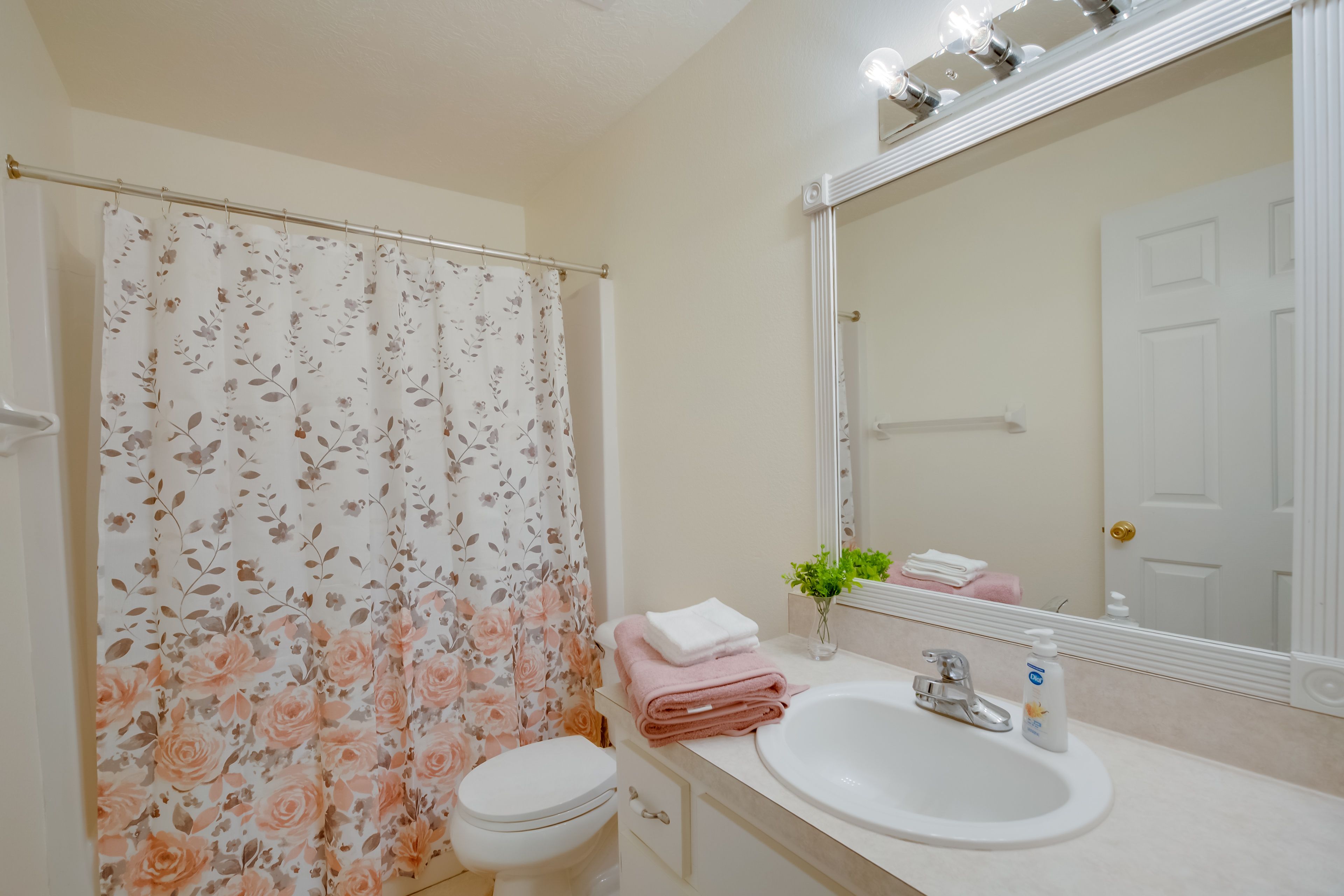 Full Bathroom | Unit 1