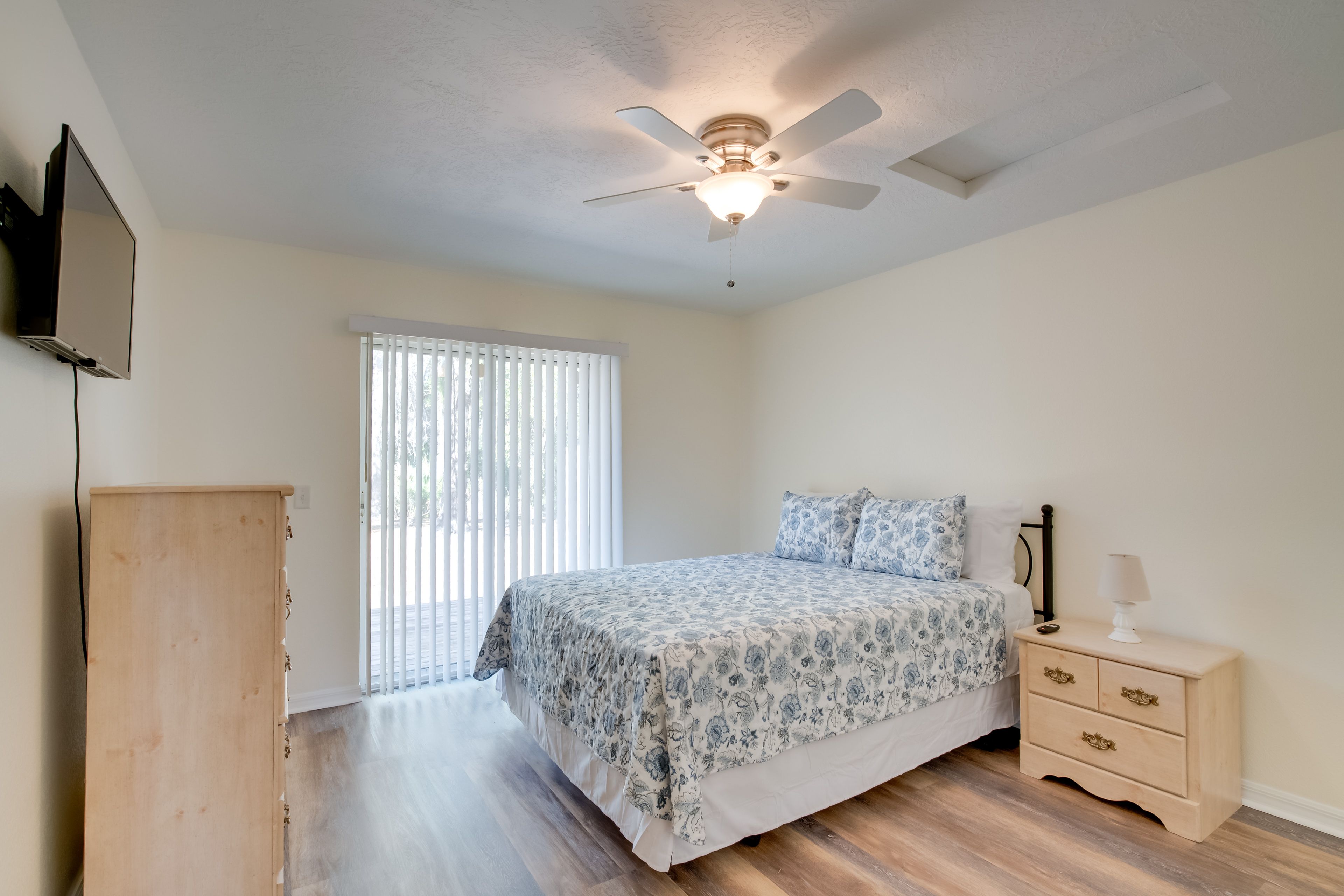 Bedroom 3 | Unit 2 | Queen Bed