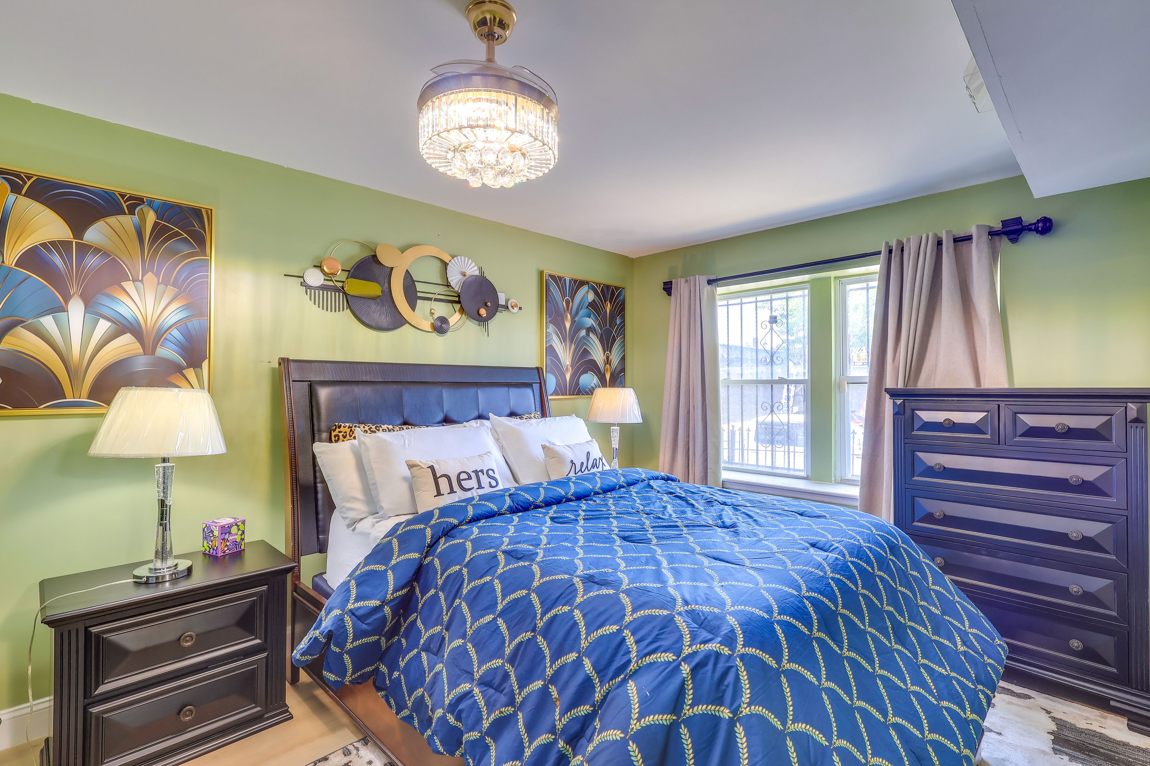 Bedroom | Queen Bed