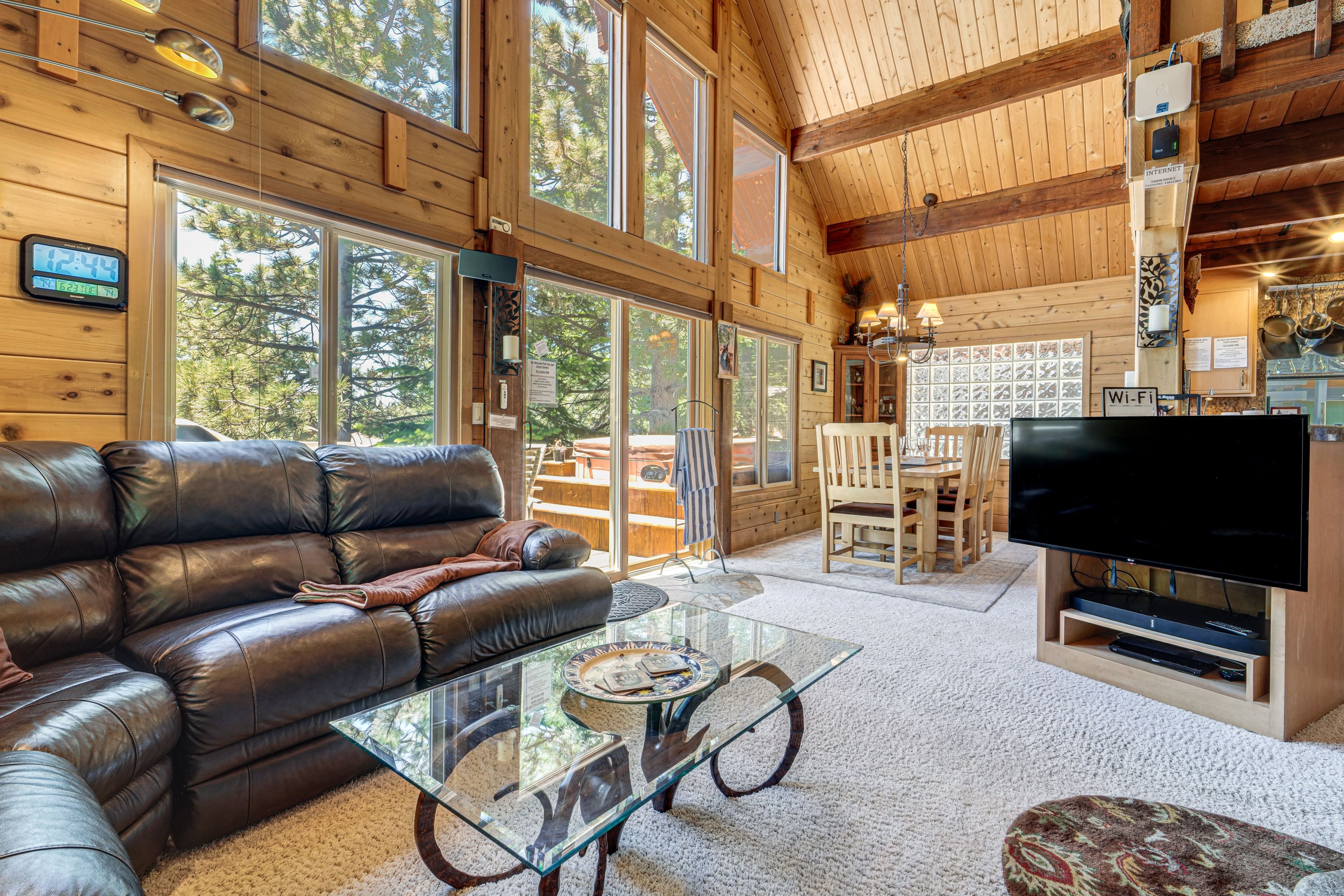 Living Area | Dining Table