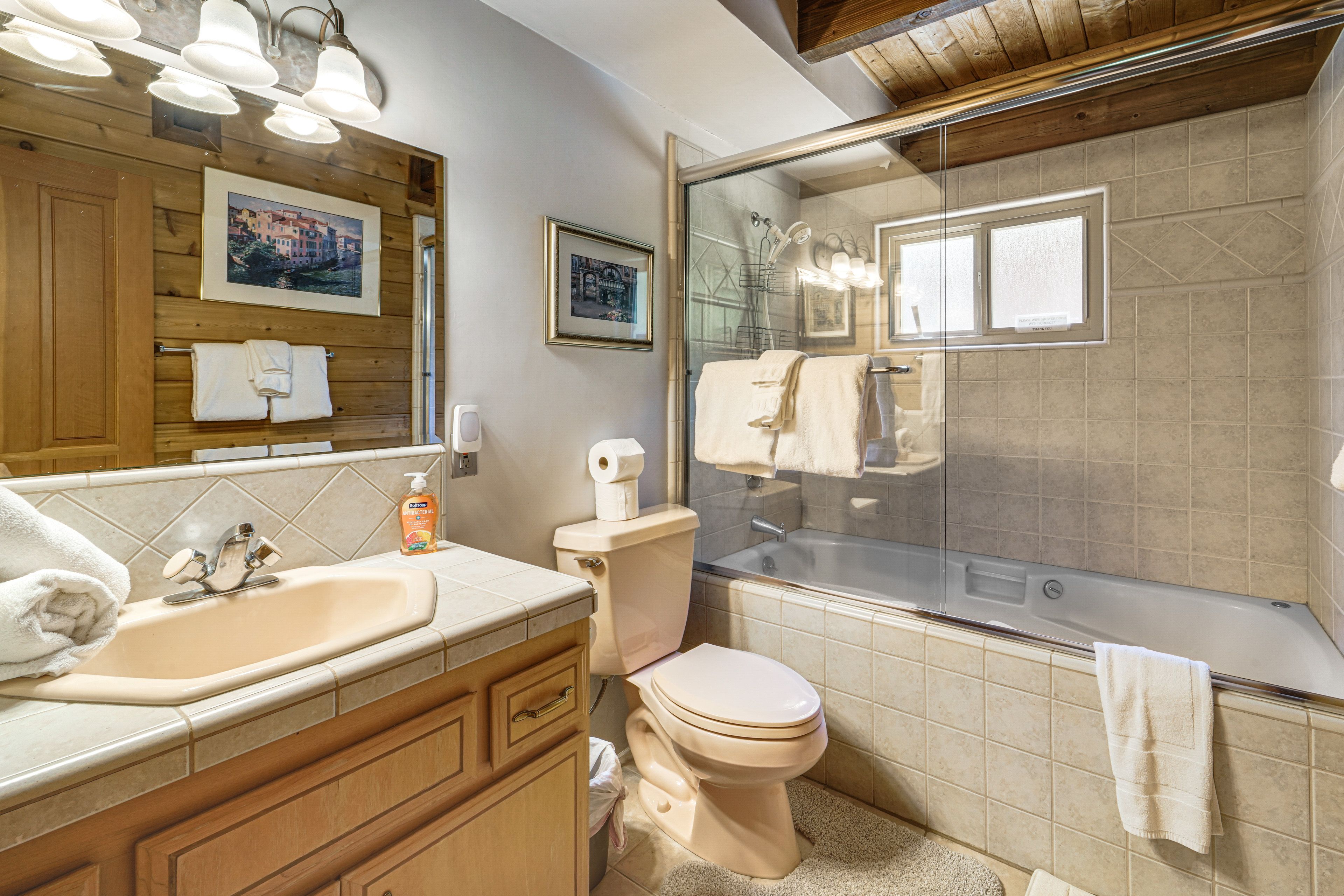Full Bathroom | 2nd Floor