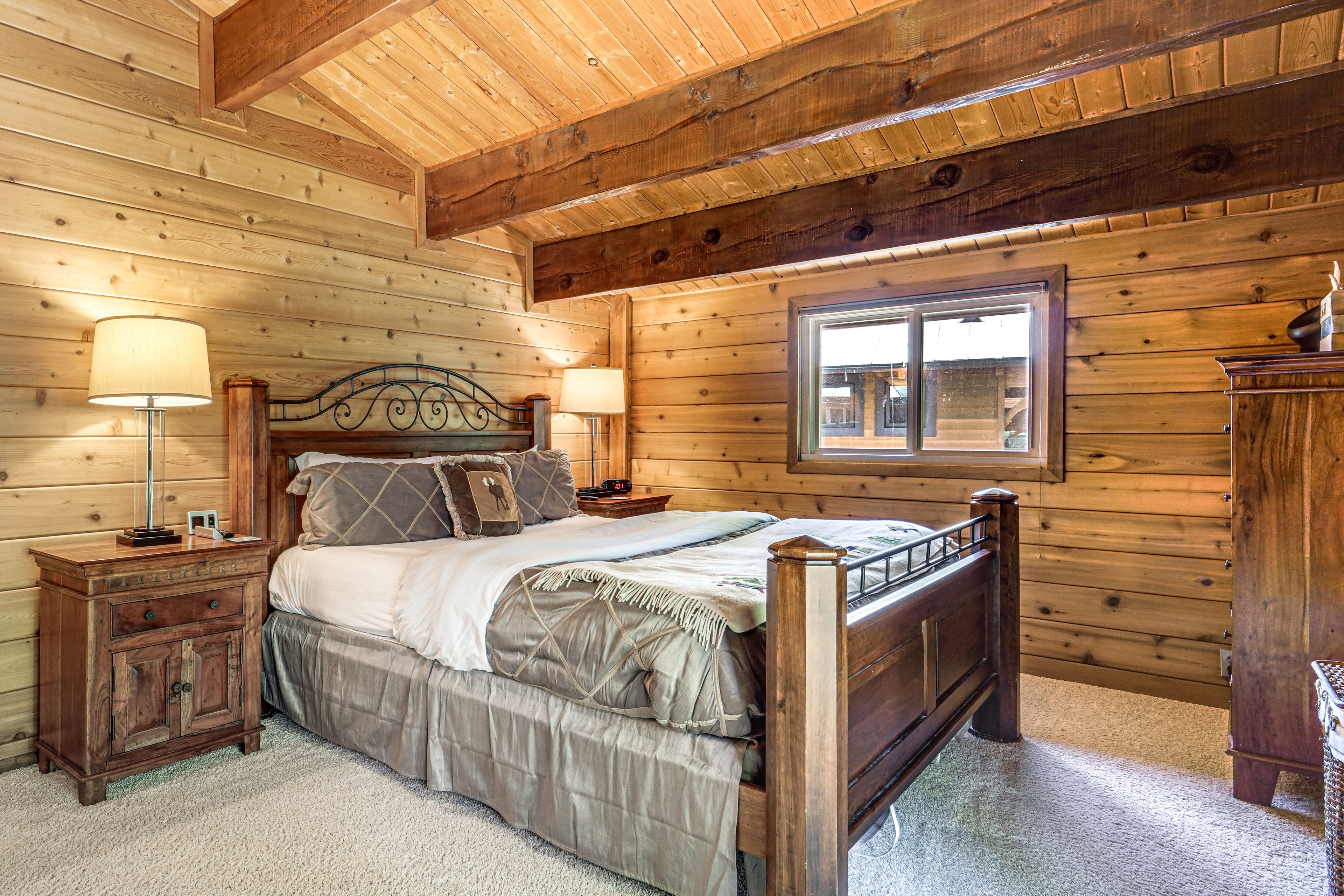 Bedroom 1 | King Bed | 3rd Floor