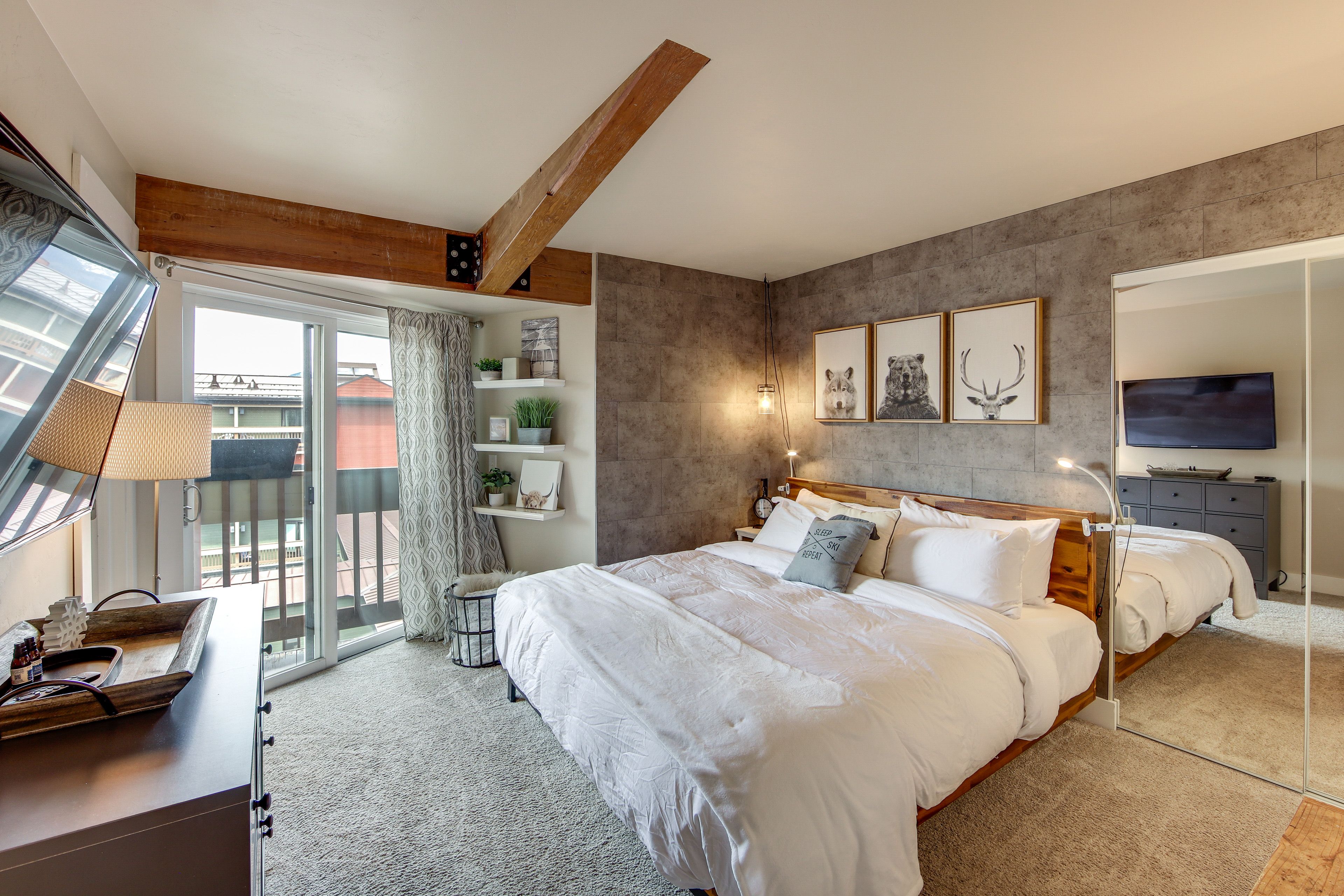 Bedroom 1 | King Bed