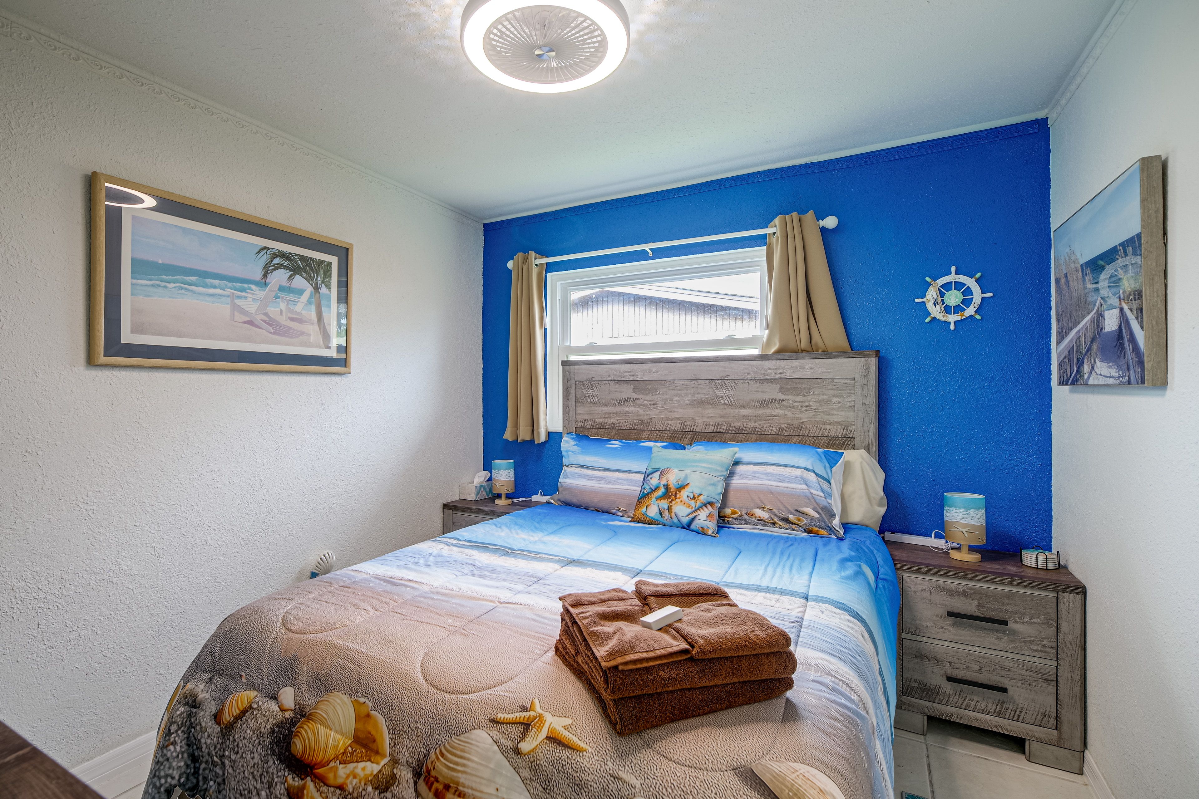 Bedroom 1 | Queen Bed