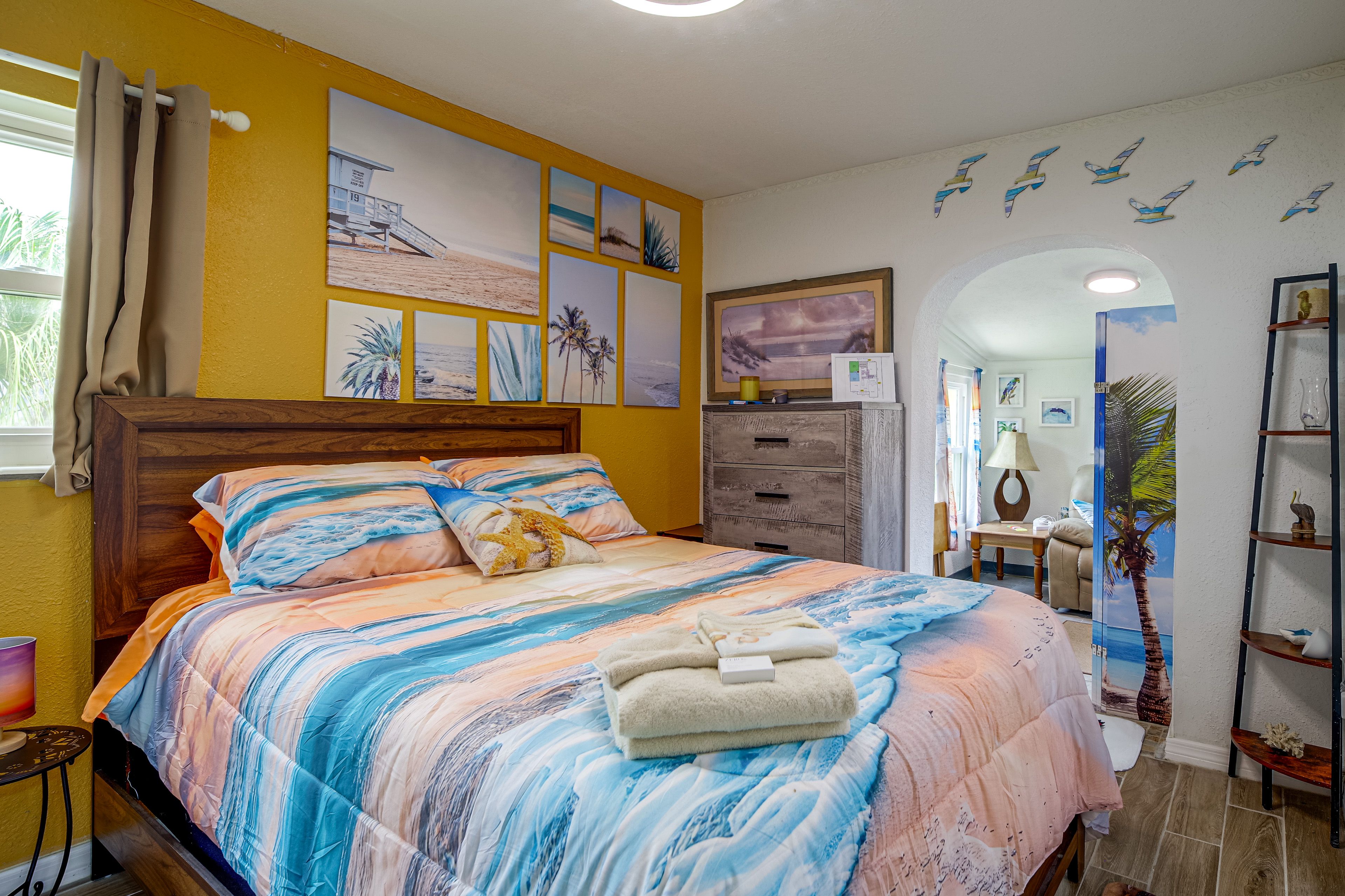 Bedroom 3 (Suite) | Queen Bed