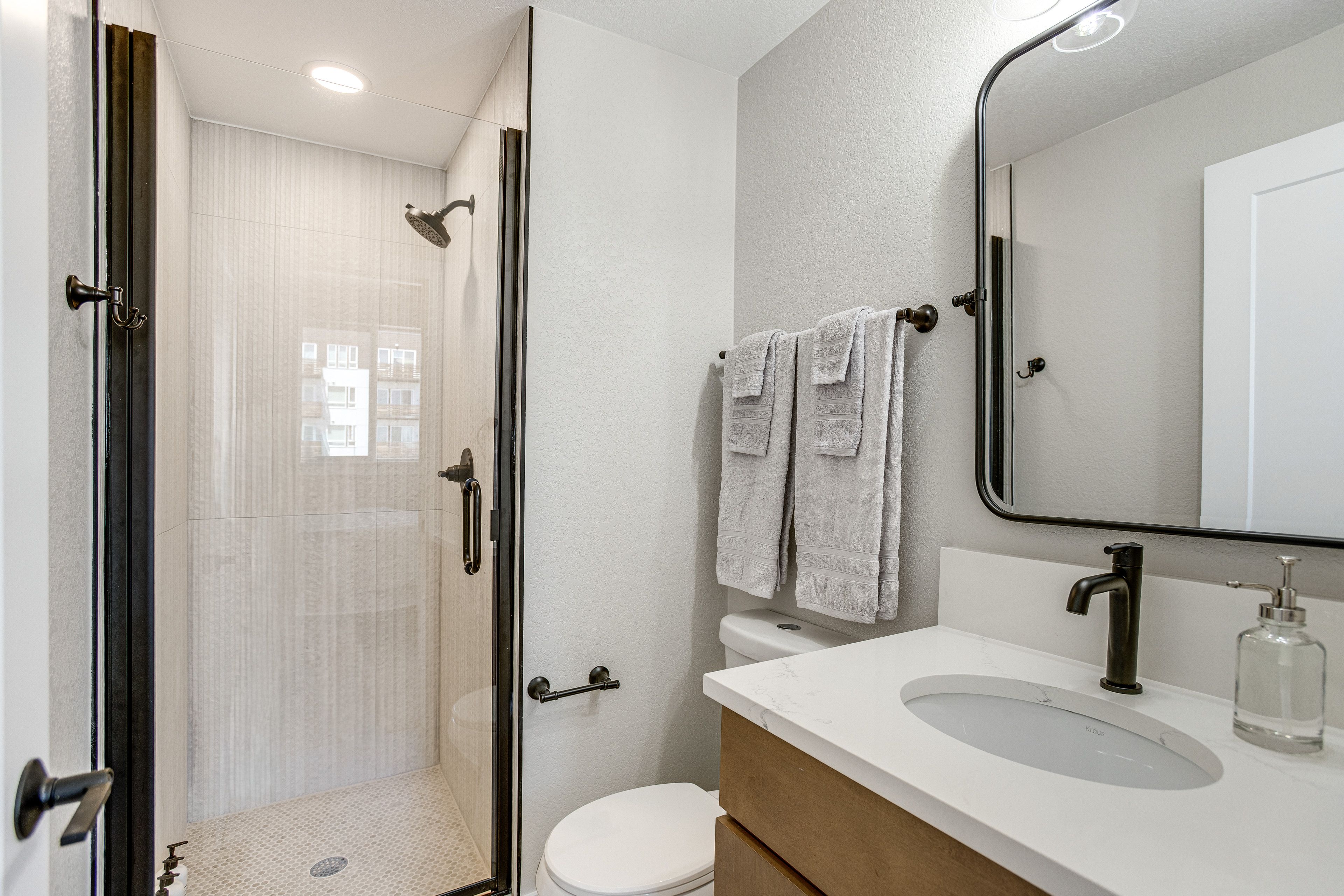 Full Bathroom | 3rd Floor