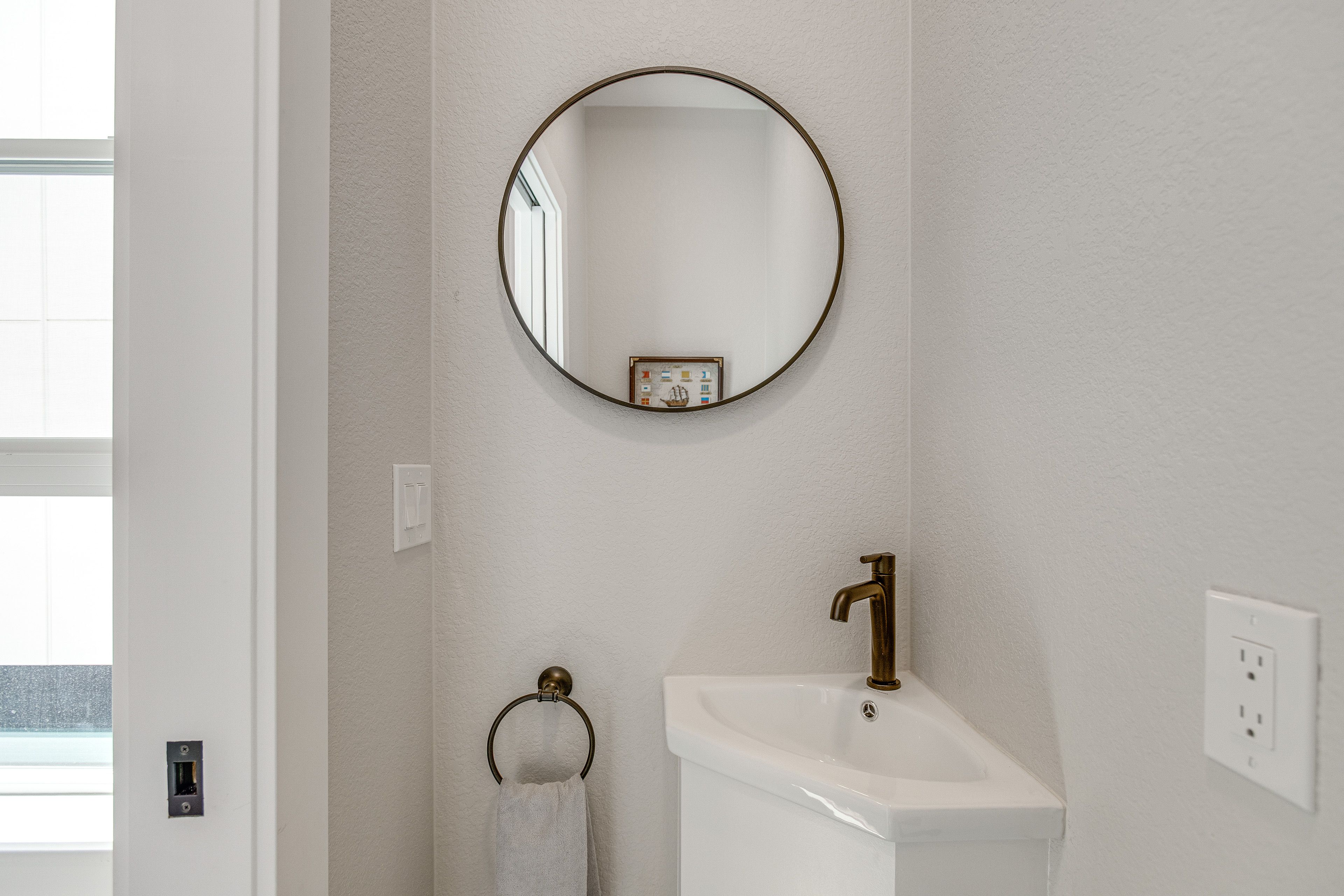 Half Bathroom | 2nd Floor