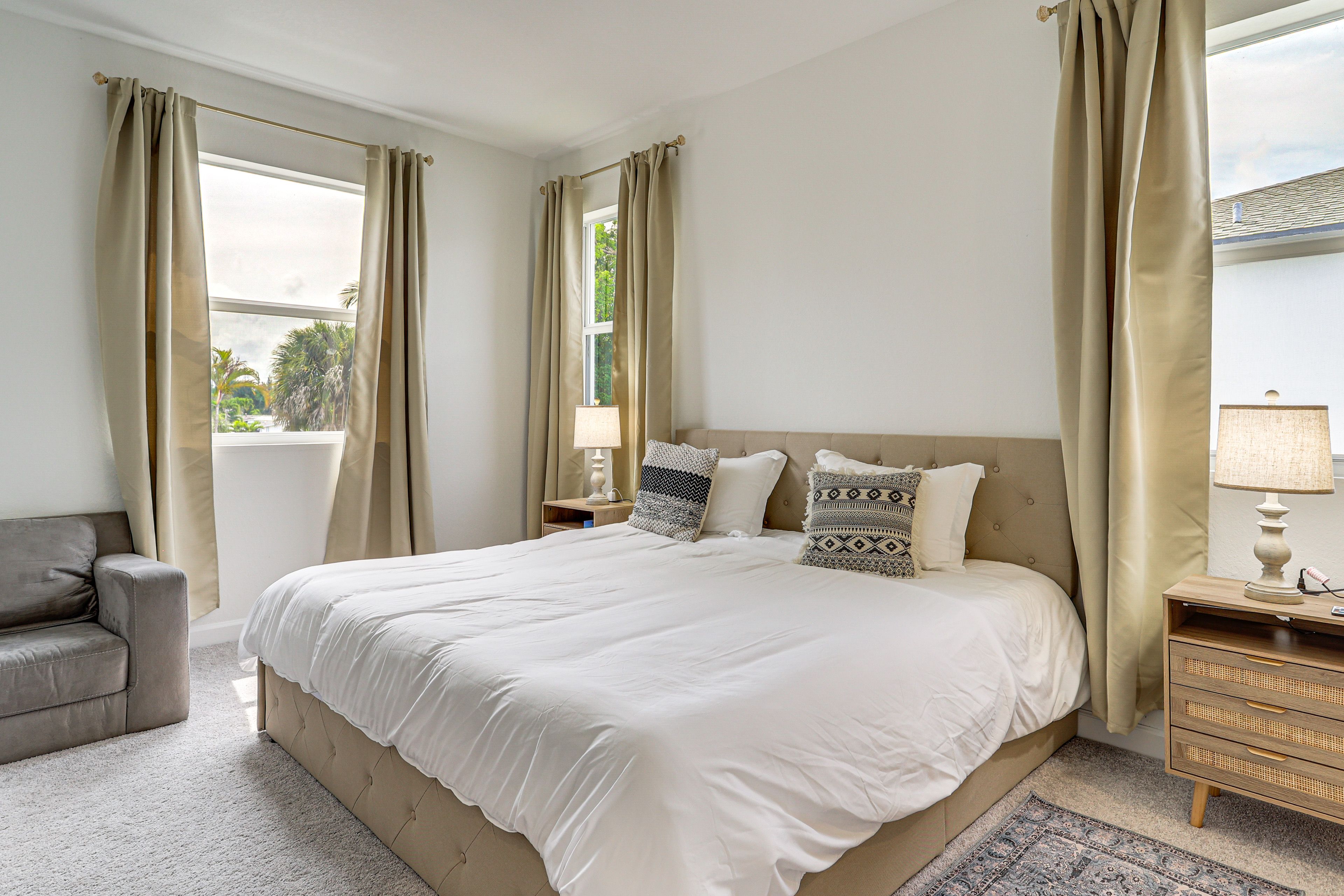 Bedroom 1 | King Bed | 2nd Floor | En-Suite Bathroom
