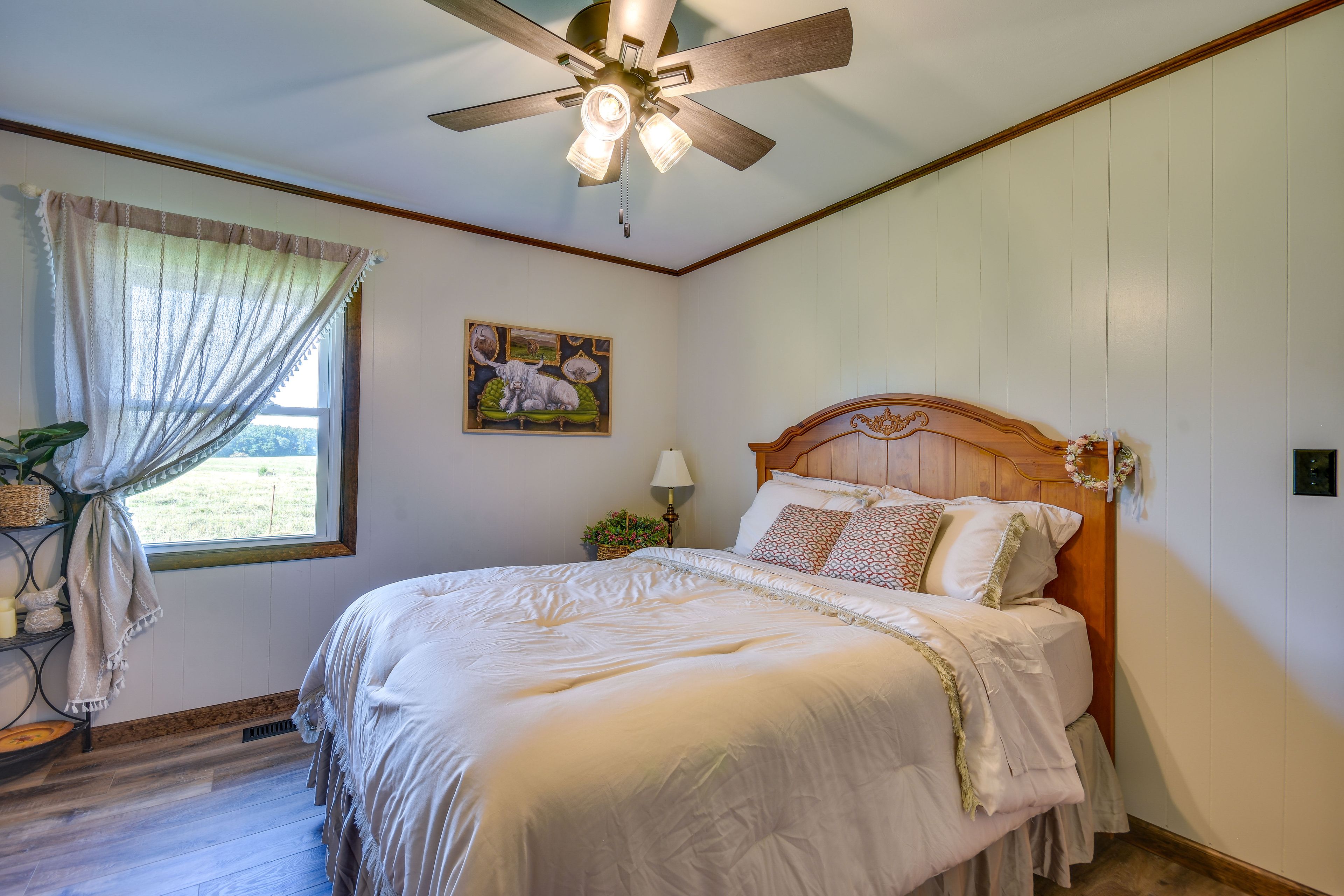Bedroom 2 | Queen Bed | Main Floor