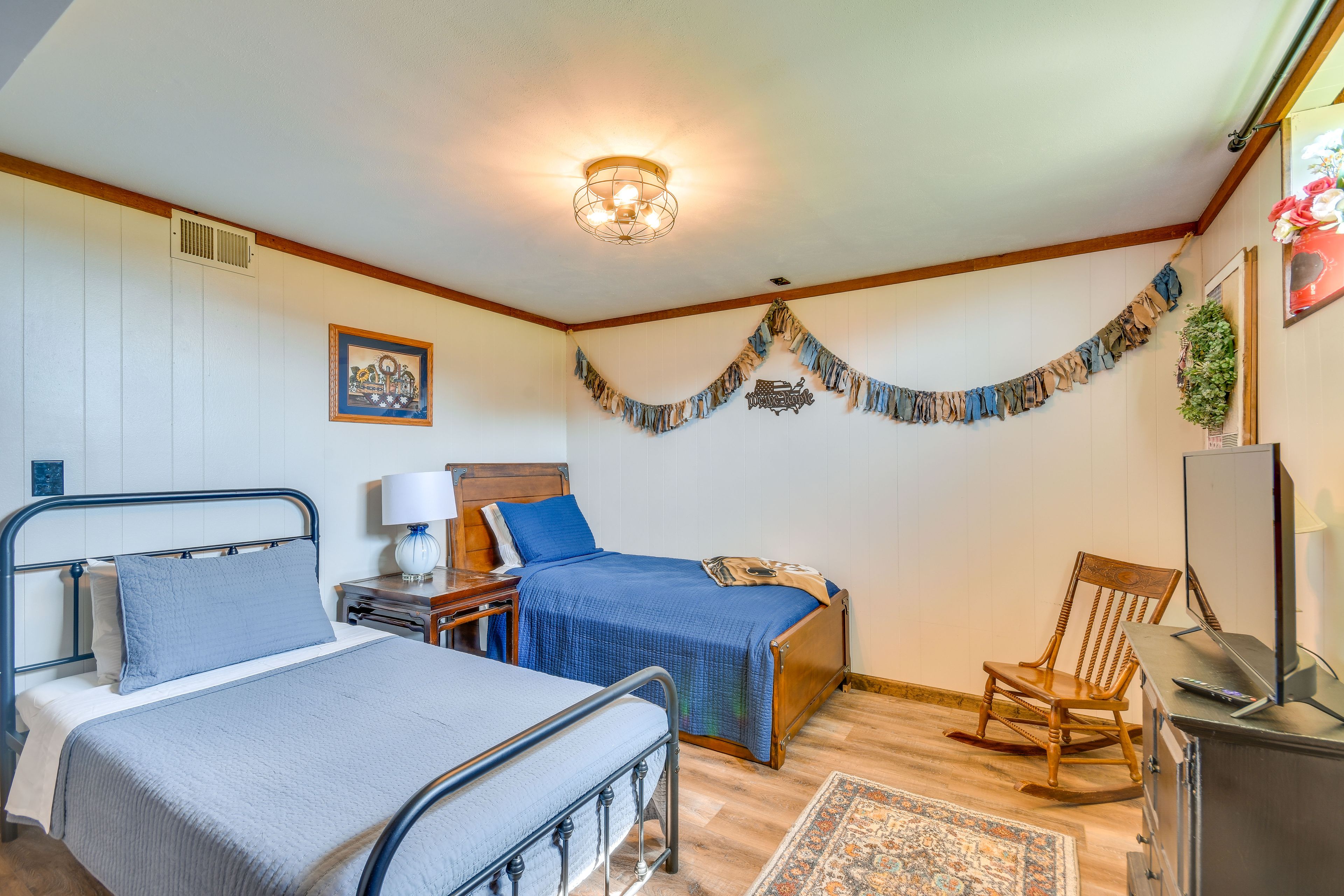 Bedroom 4 | 2 Twin Beds | Basement
