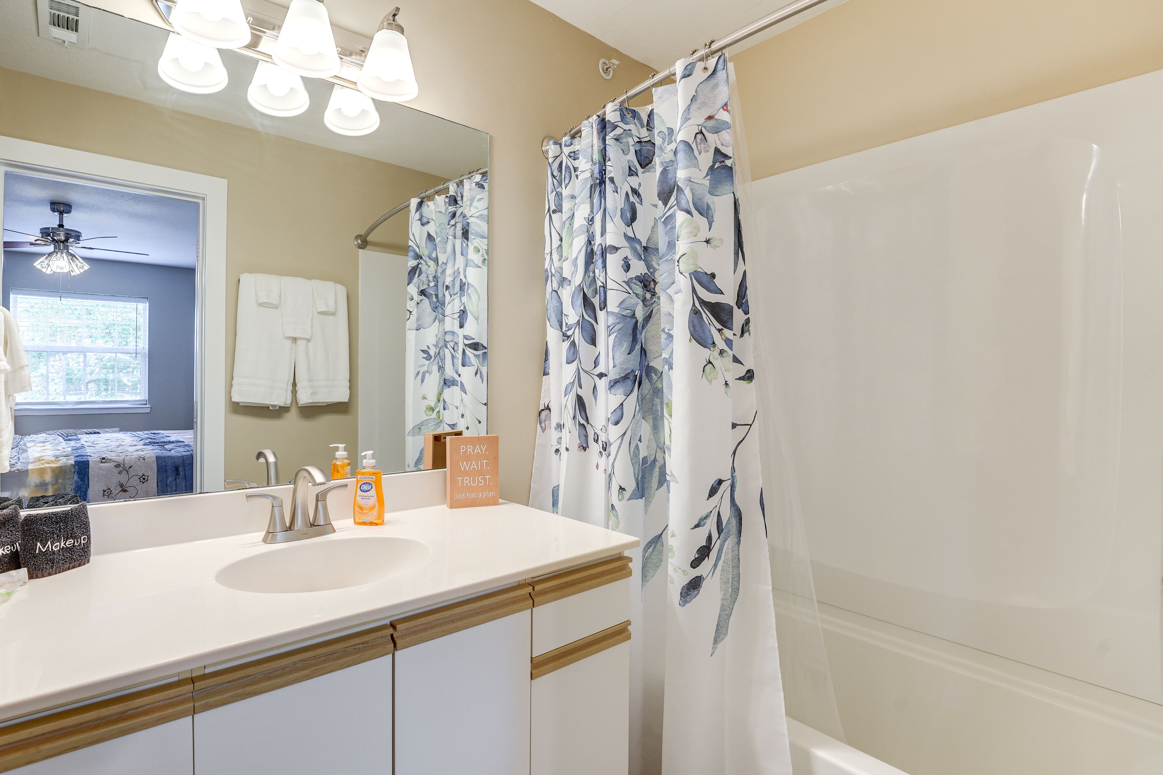 Unit 2 | En-Suite Bathroom