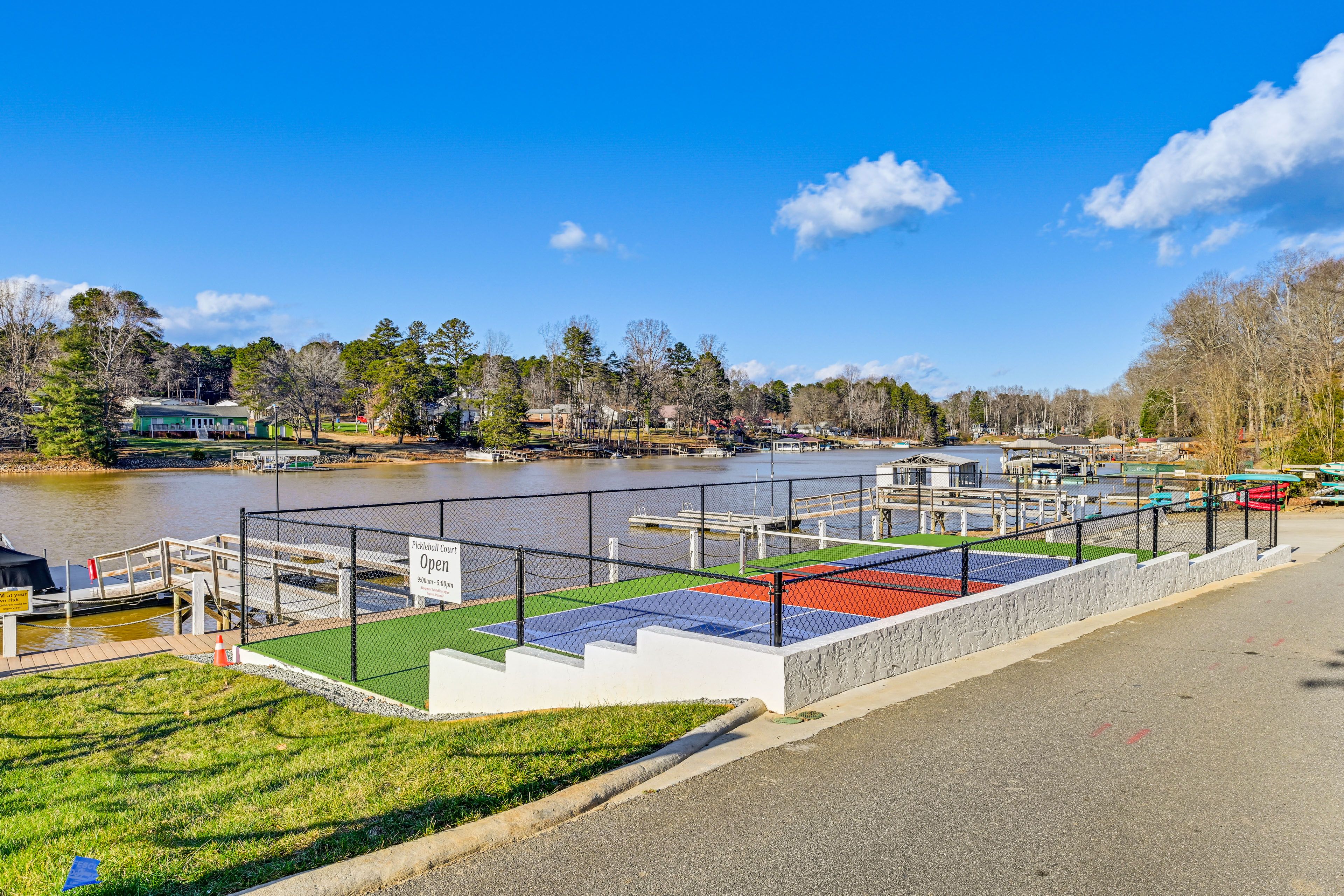 Tiny Homes of Lake Norman | Community Pickleball Court