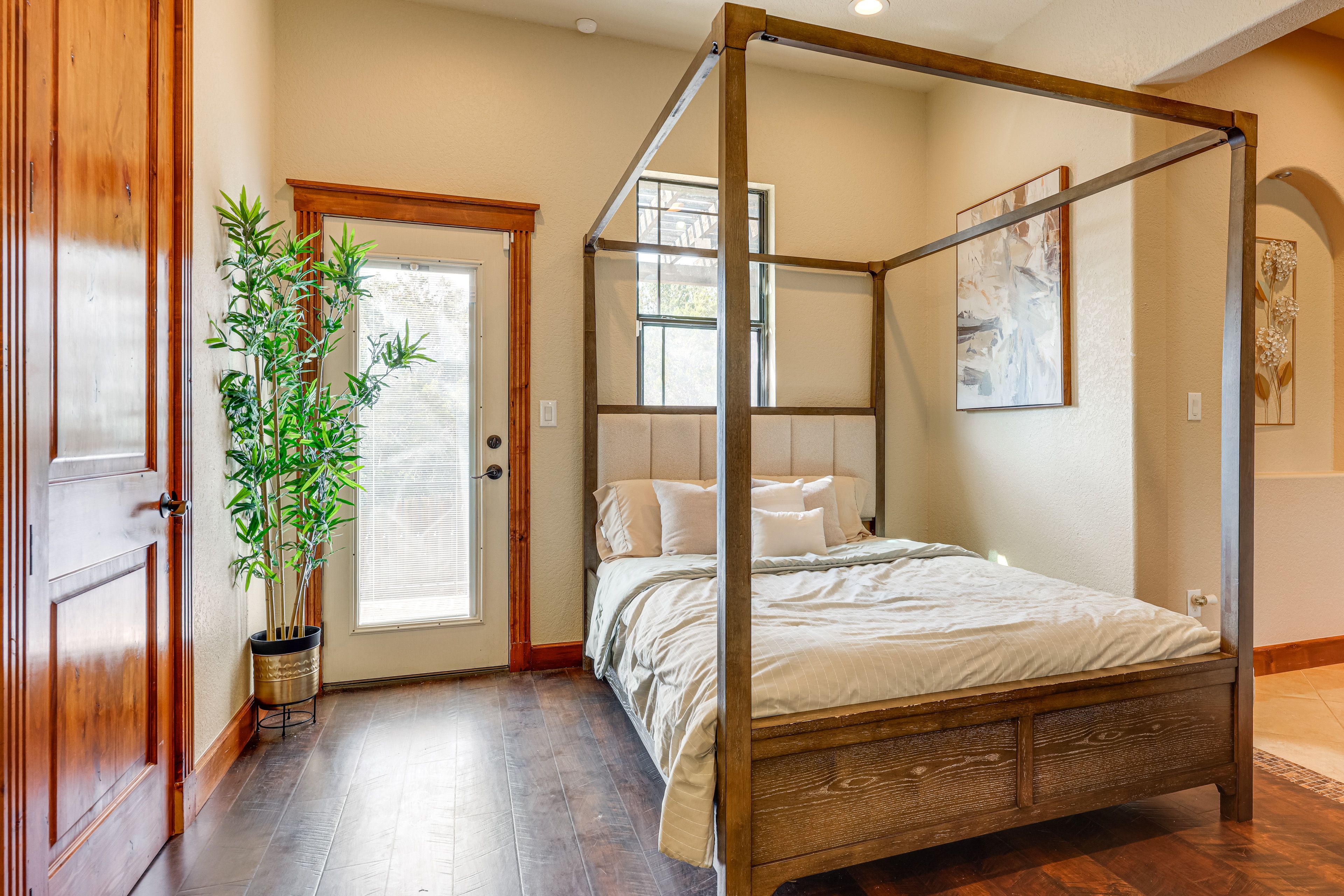 Hallway | Queen Bed