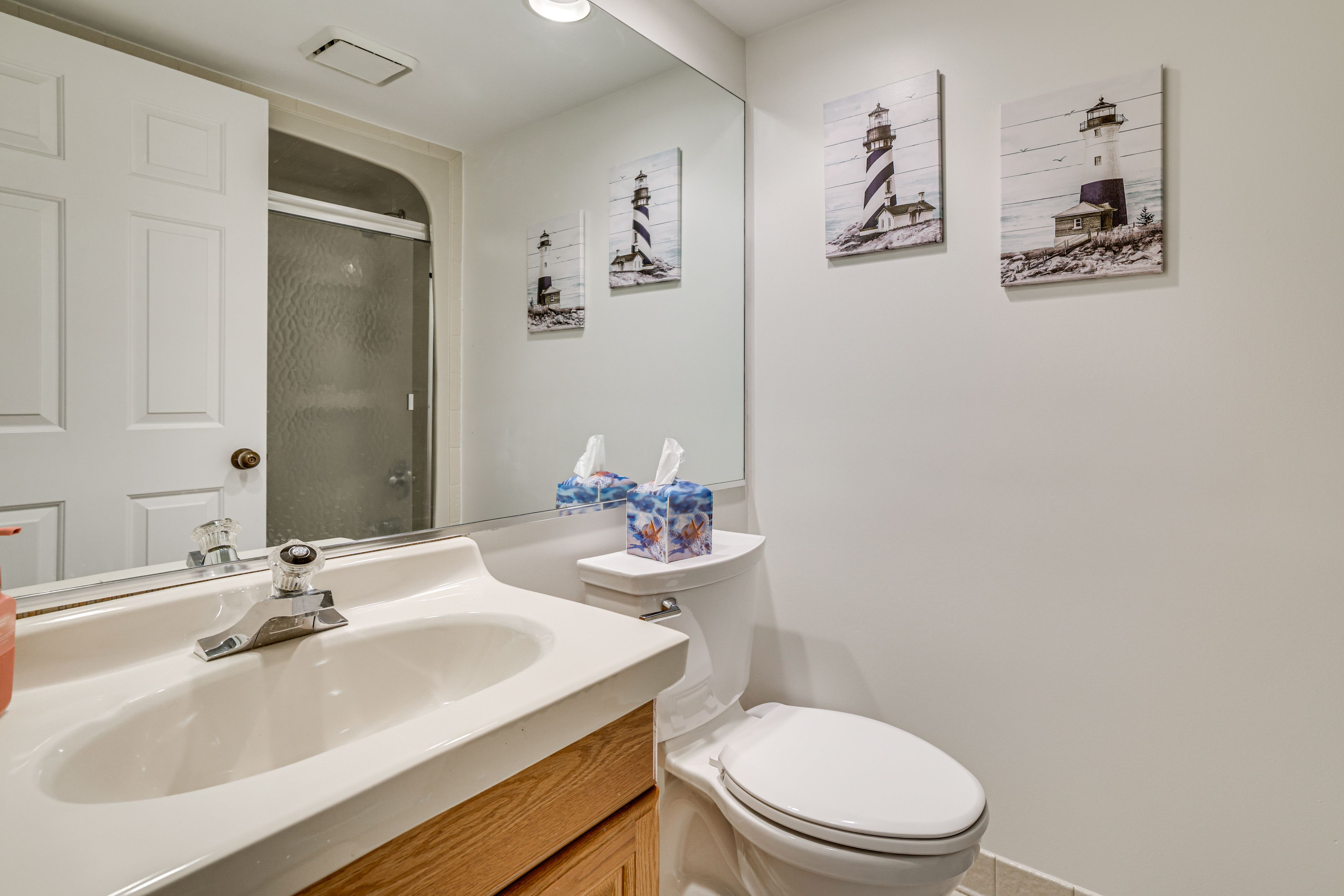 Full Bathroom | 1st Floor