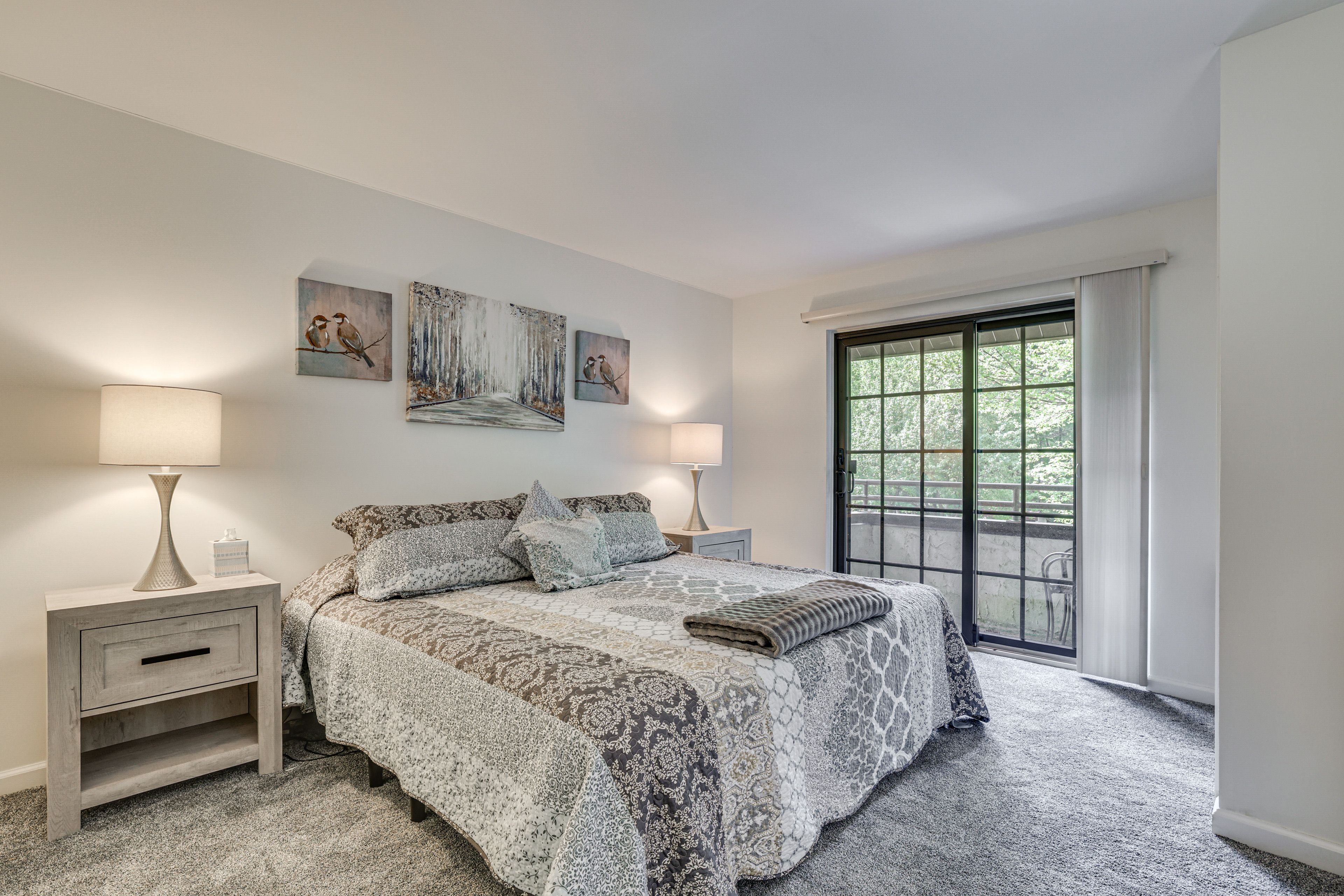 Bedroom 2 | King Bed | 1st Floor