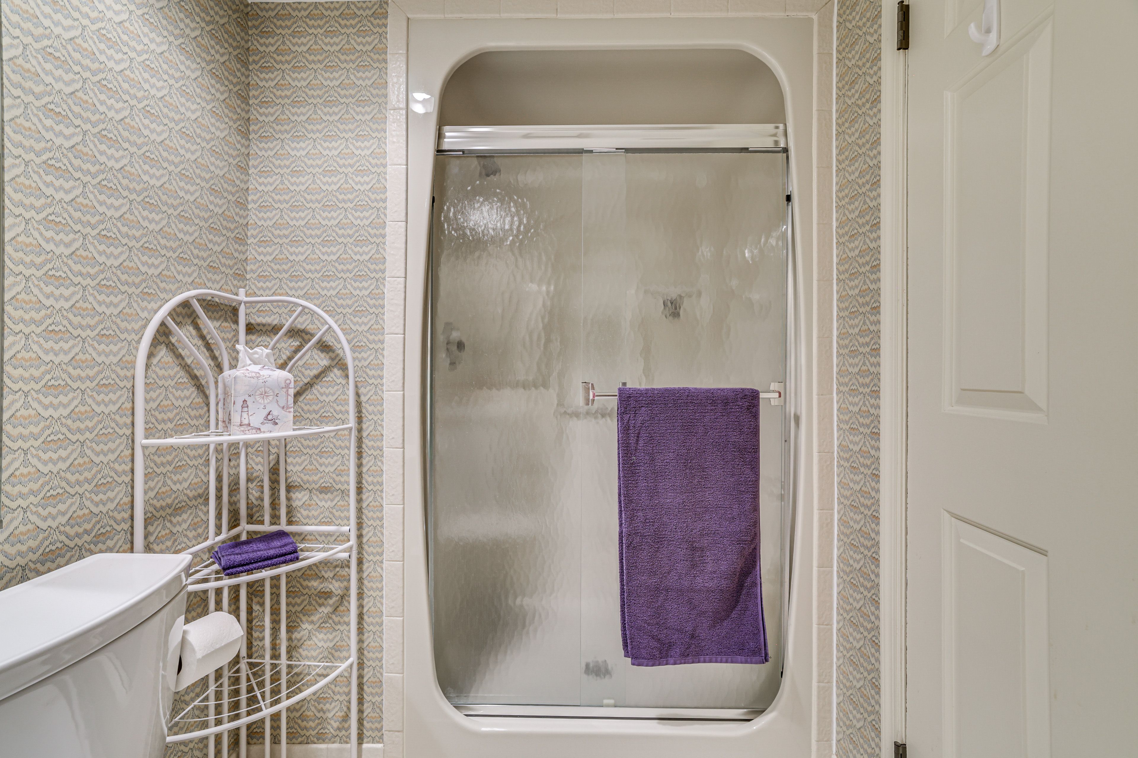 Full Bathroom | 2nd Floor