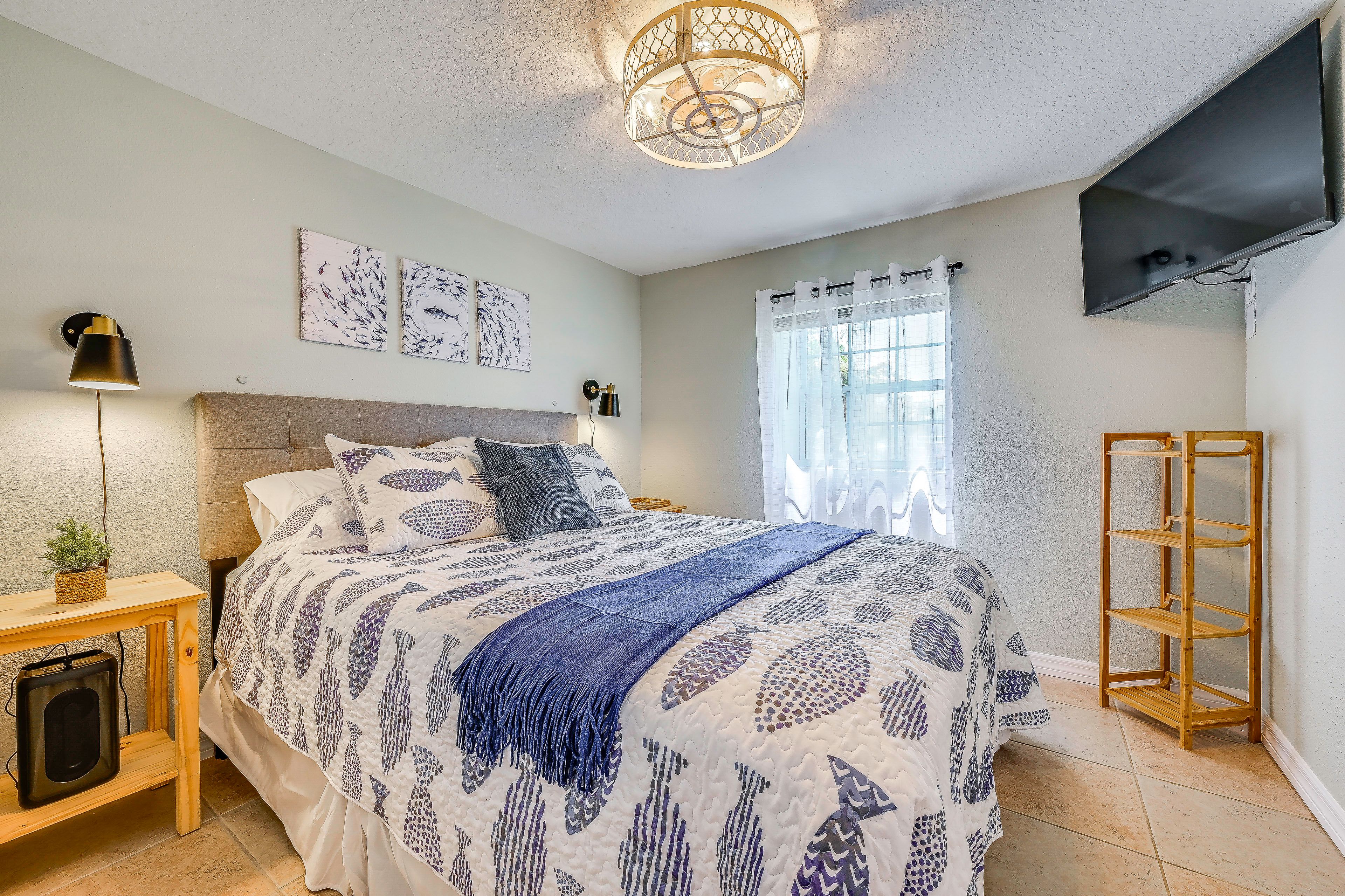 Bedroom 2 | Queen Bed