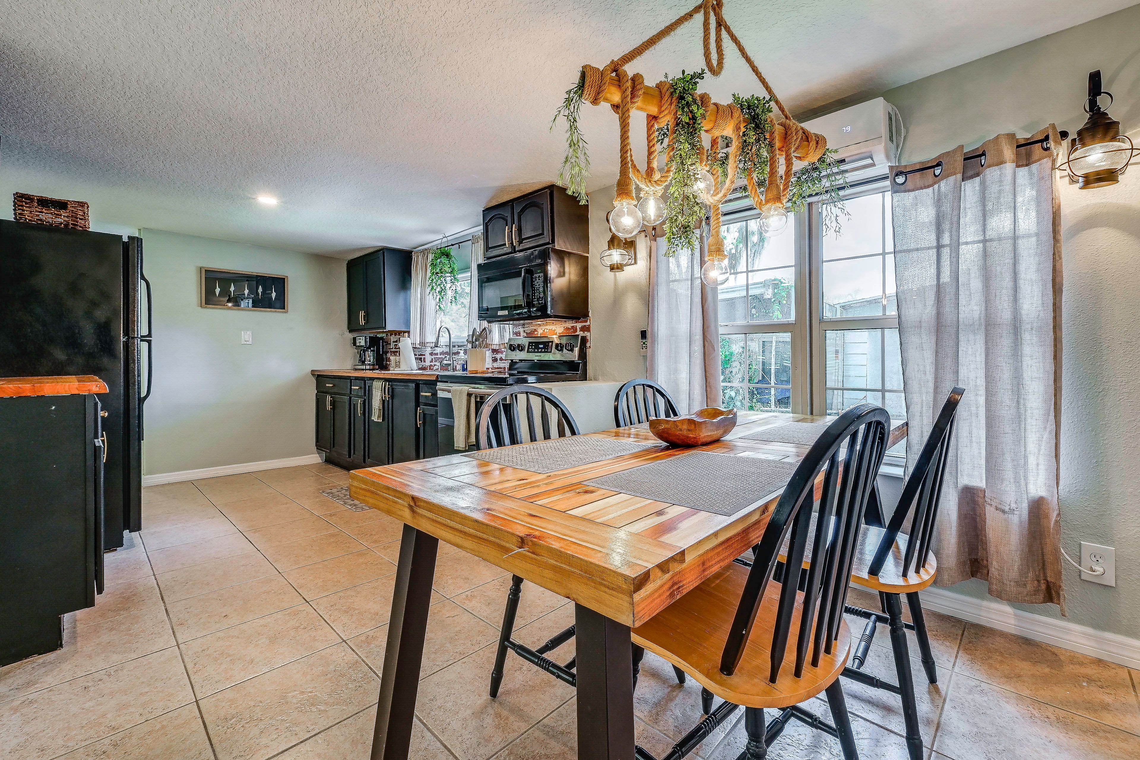 Kitchen & Dining Area