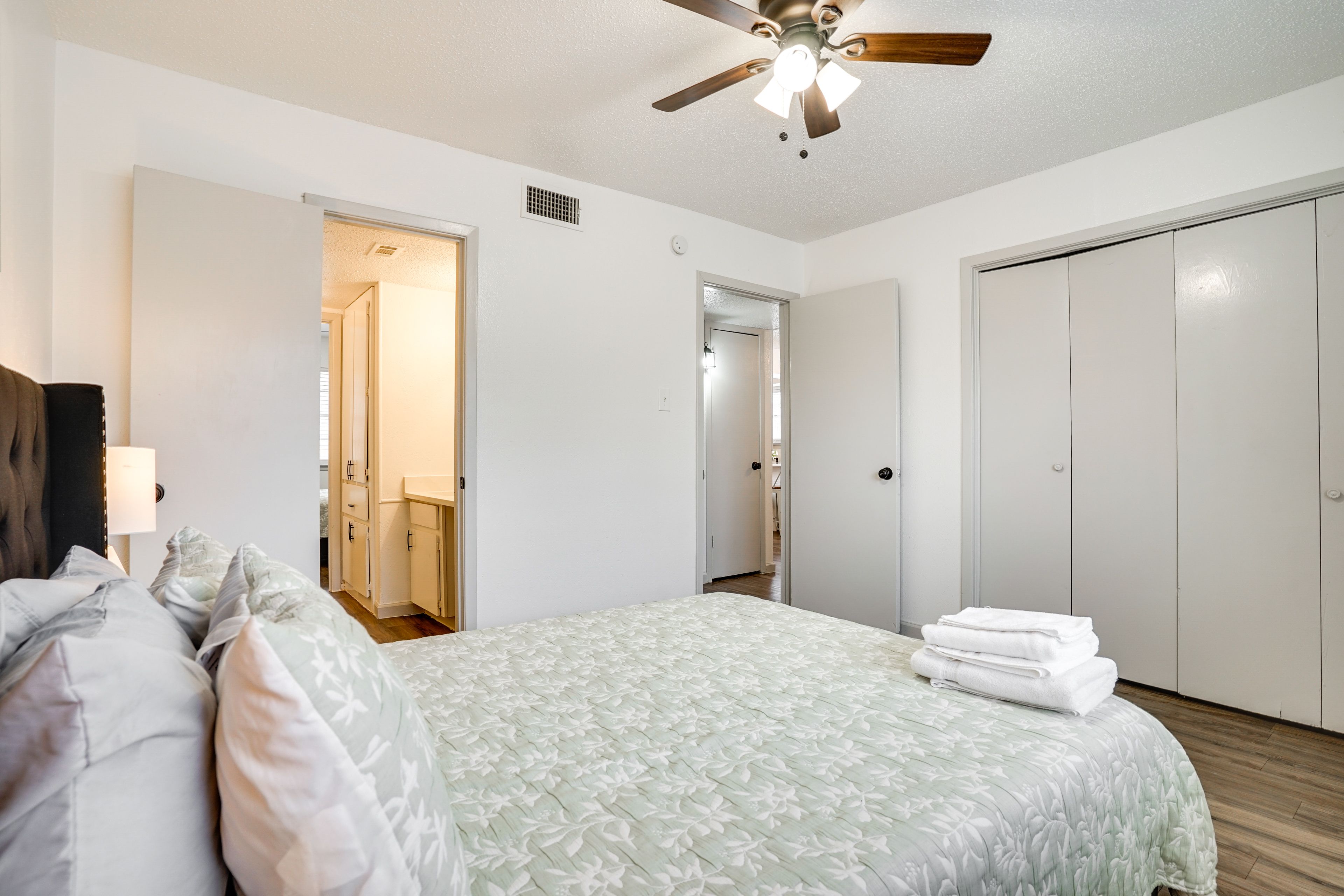 Unit 2 | Bedroom 4 | Queen Bed