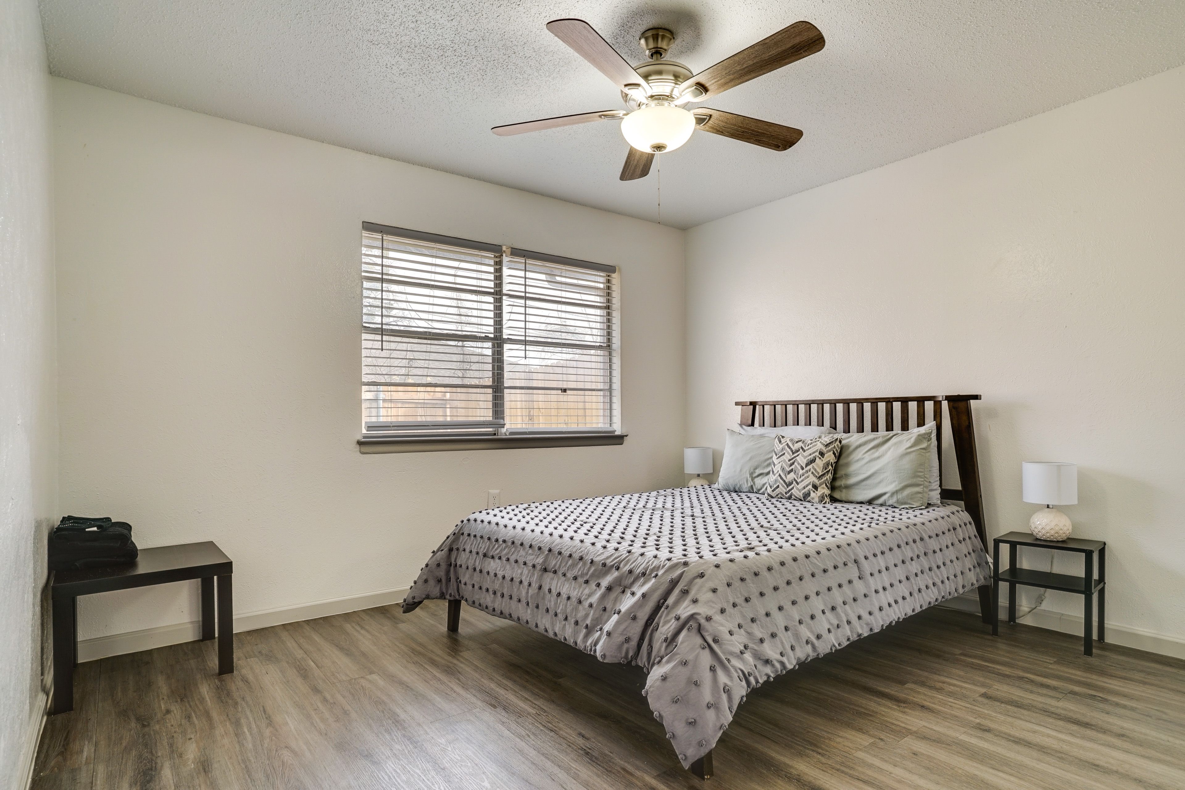 Unit 1 | Bedroom 1 | Queen Bed