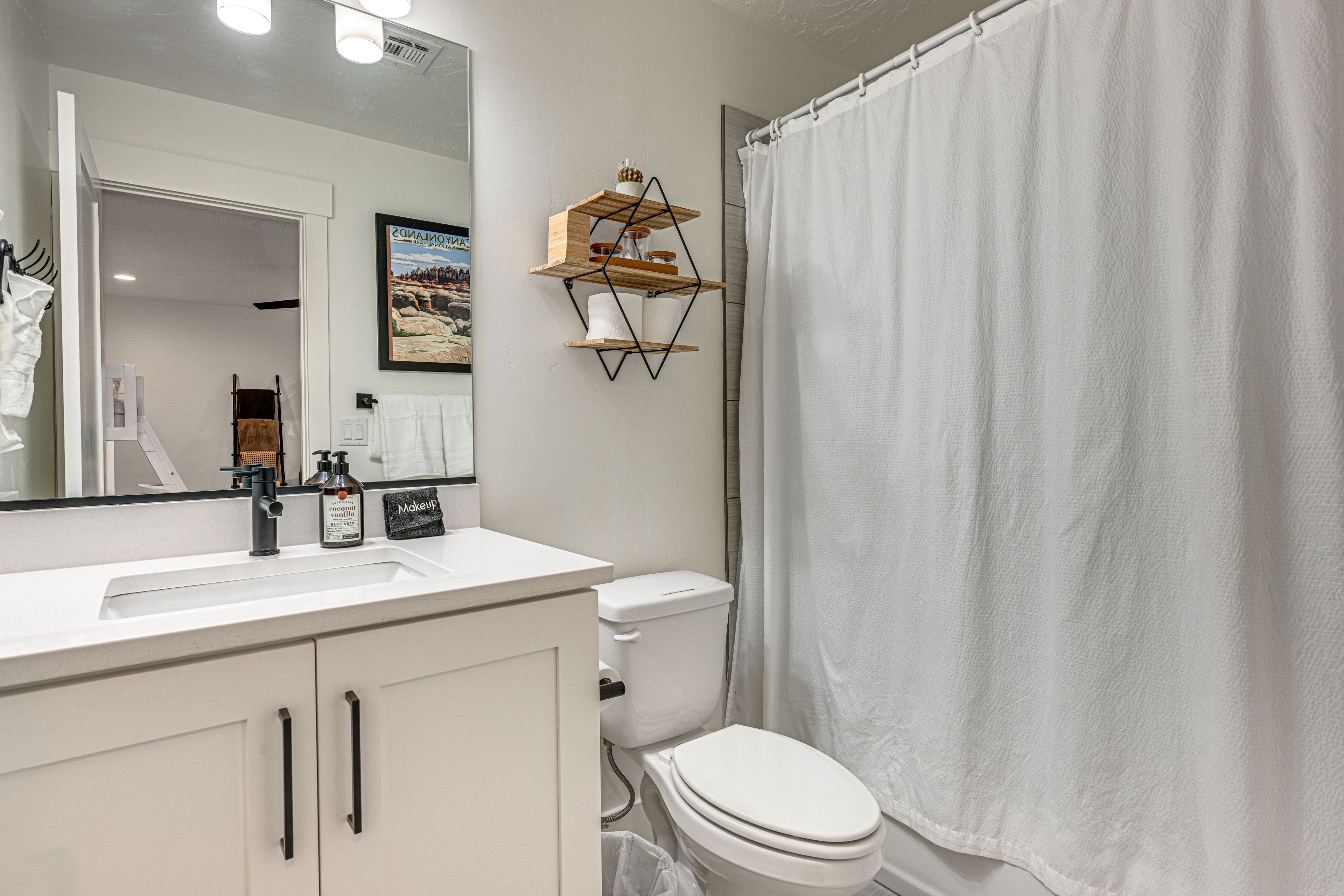Full Bathroom | 2nd Floor