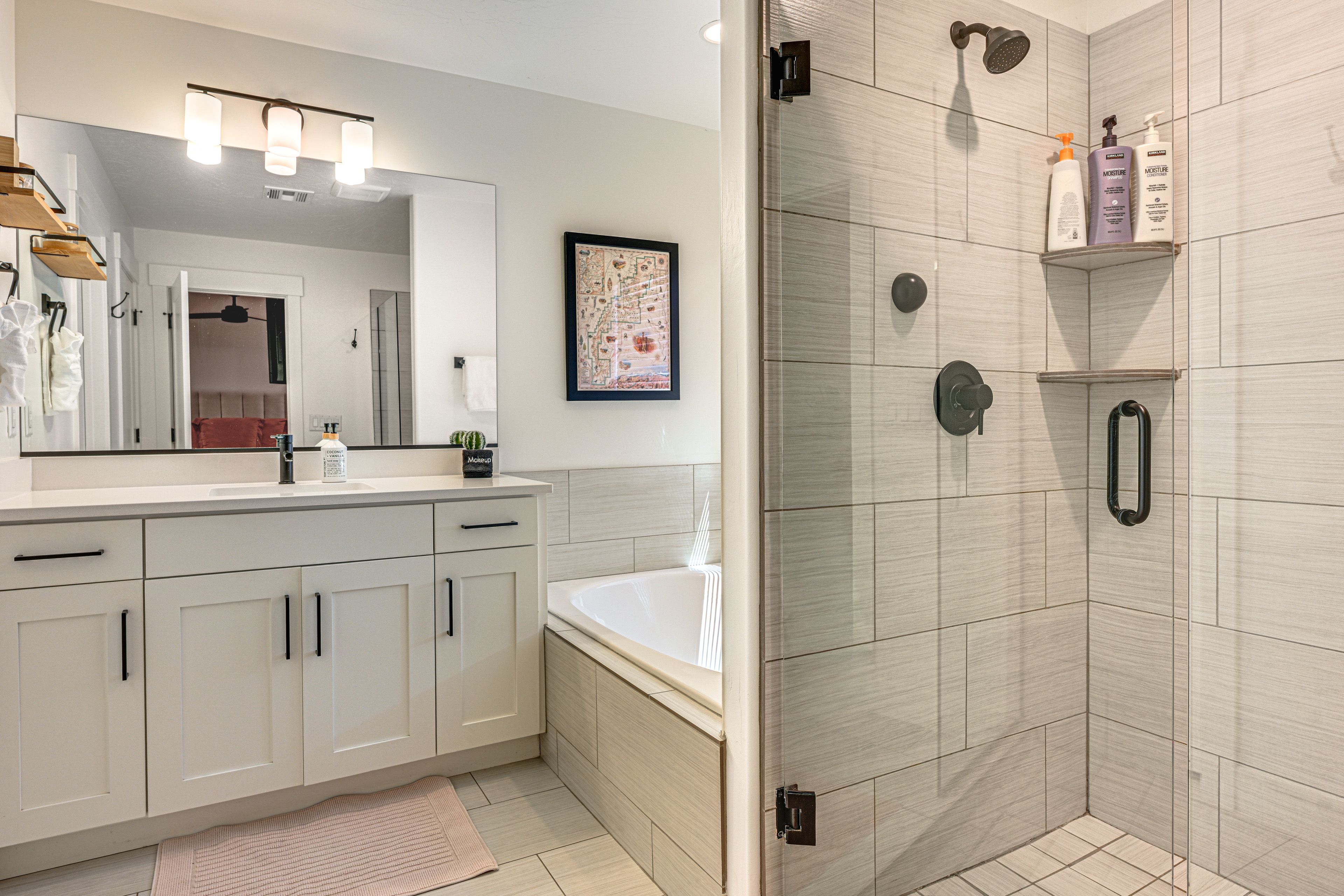 Full Bathroom | 2nd Floor