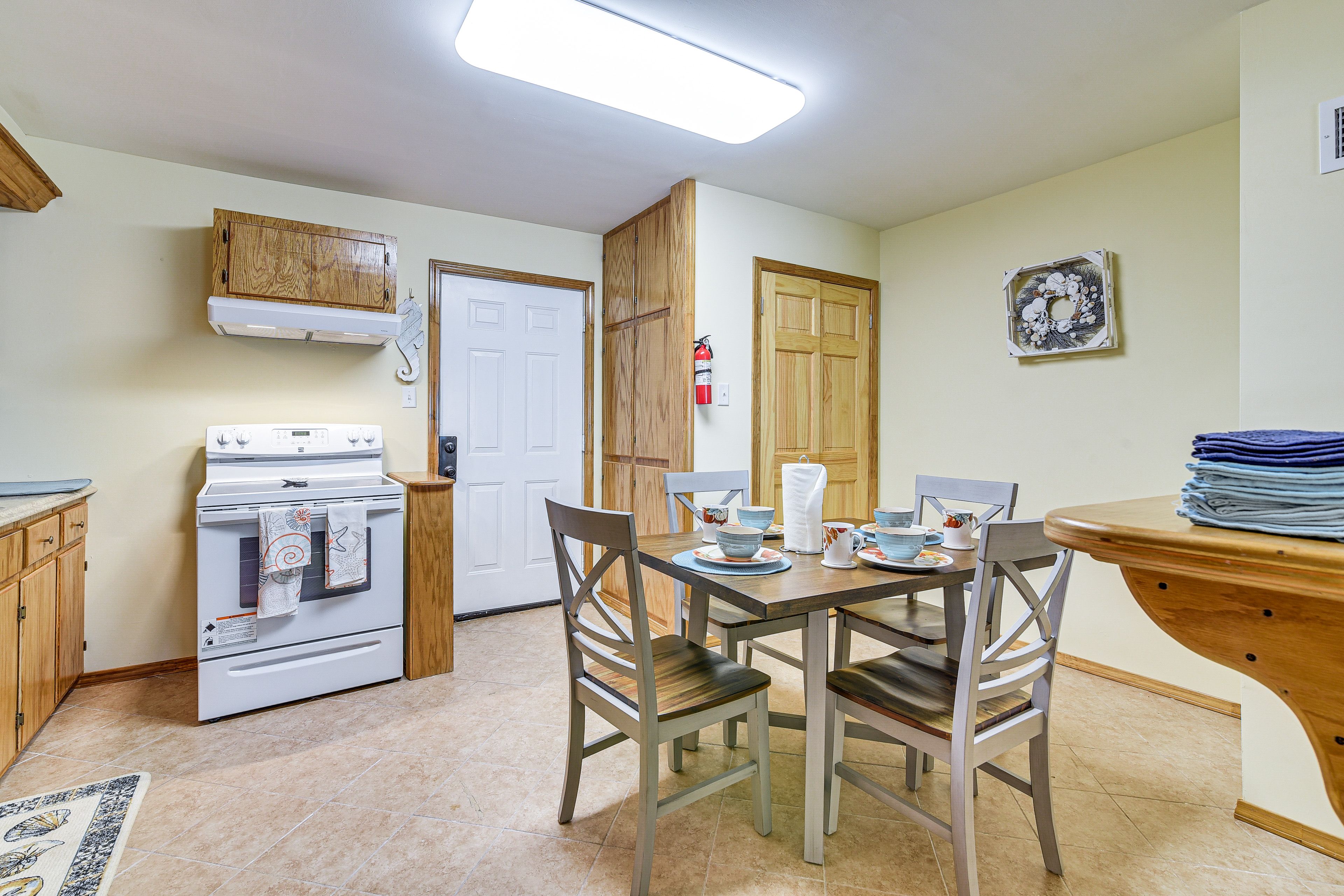 Eat-In Kitchen | Unit 3105 | 1st Floor