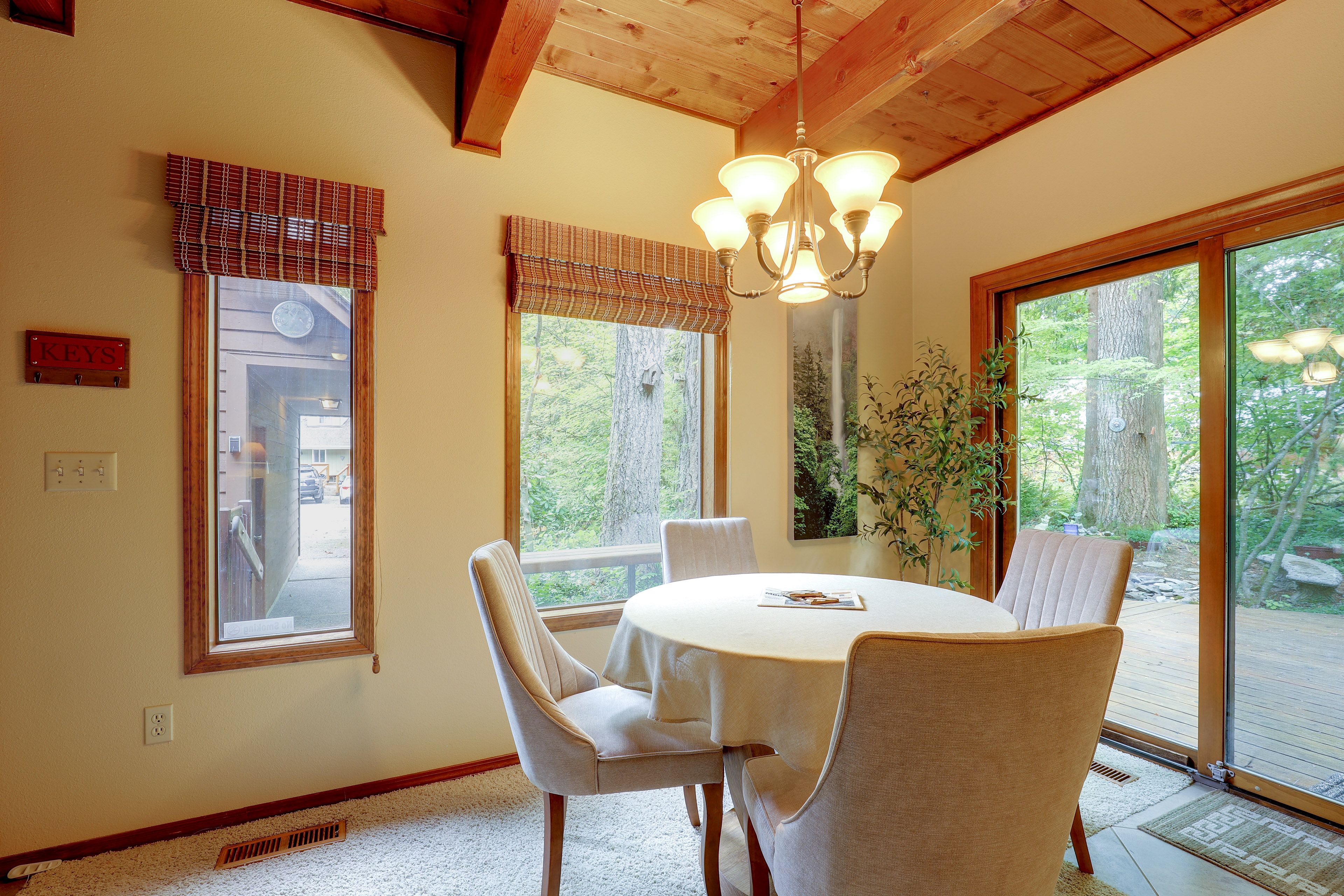 Dining Area | Dishes & Flatware Provided | 1st Floor