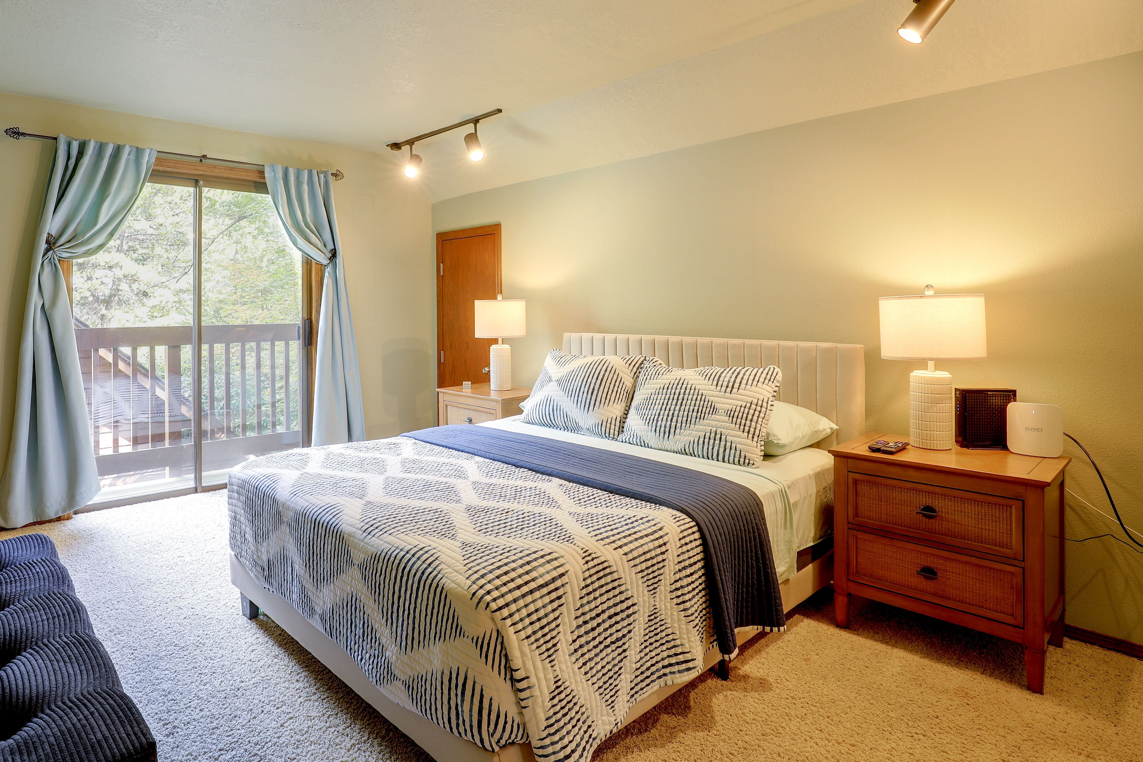 Bedroom | Queen Bed | 2nd Floor